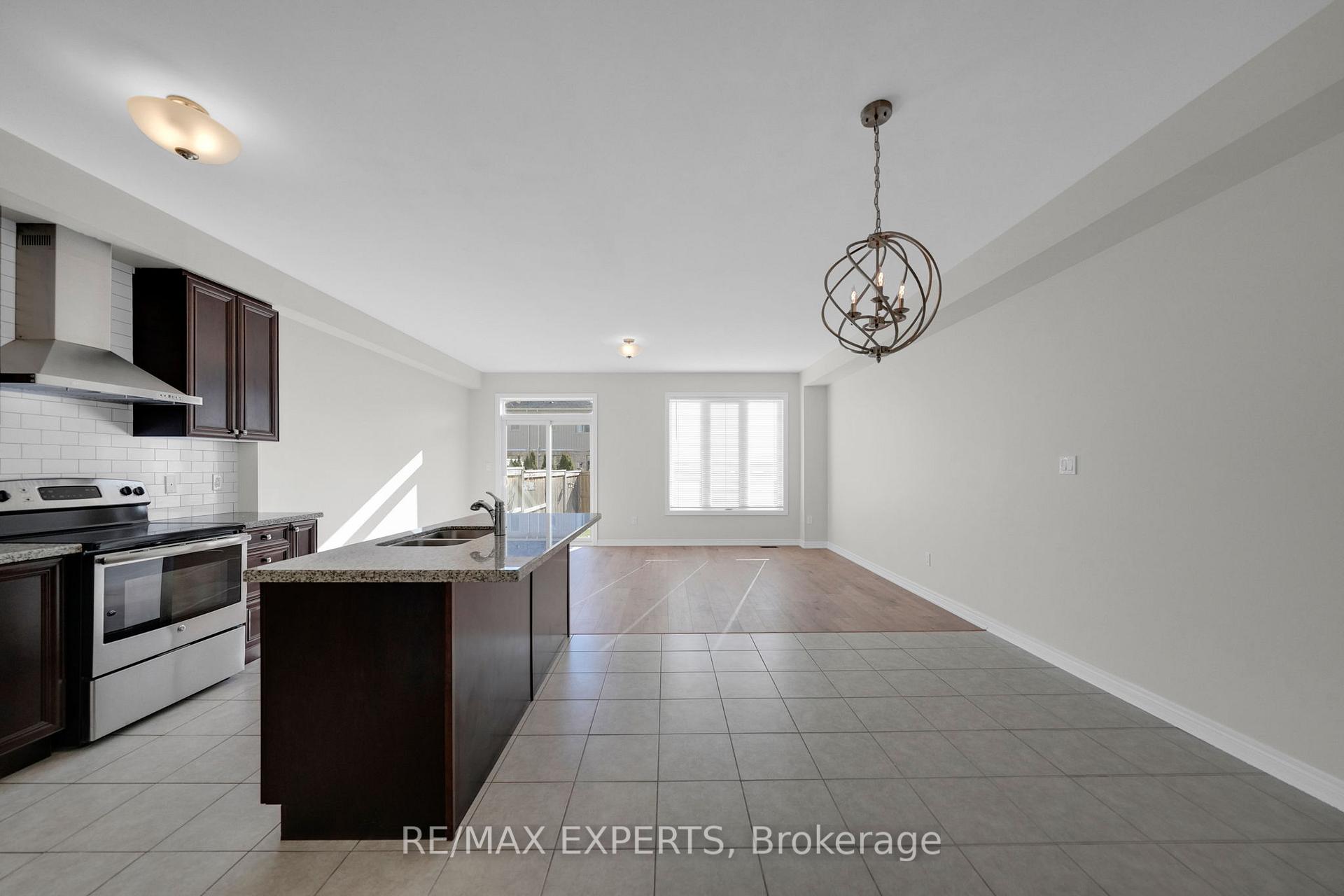 Photo 12 of 27 Sharpe Crescent, New Tecumseth, Tottenham — HOMEH