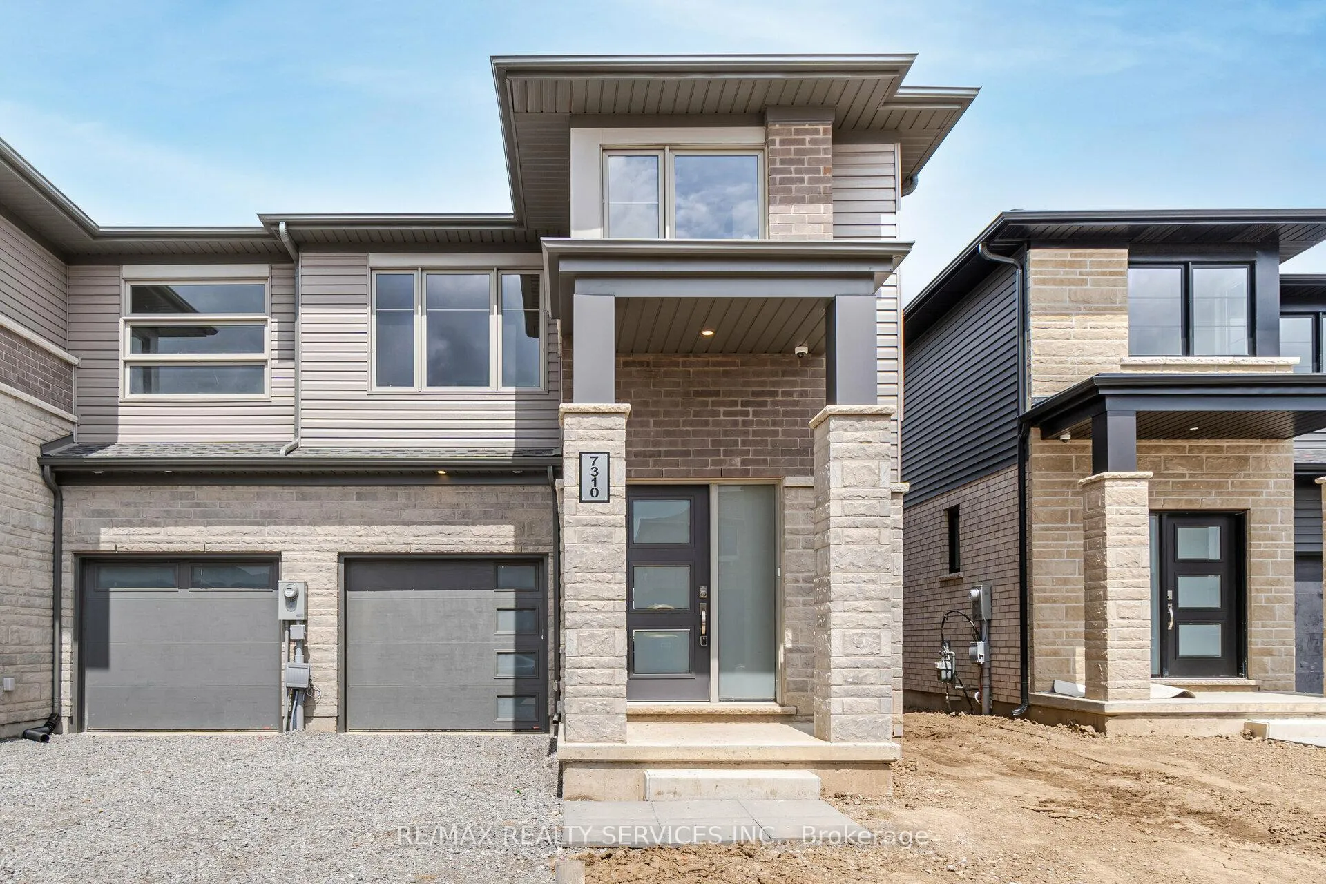 Photo 2 of 7310 Marvel Drive, Niagara Falls, Brown — HOMEH