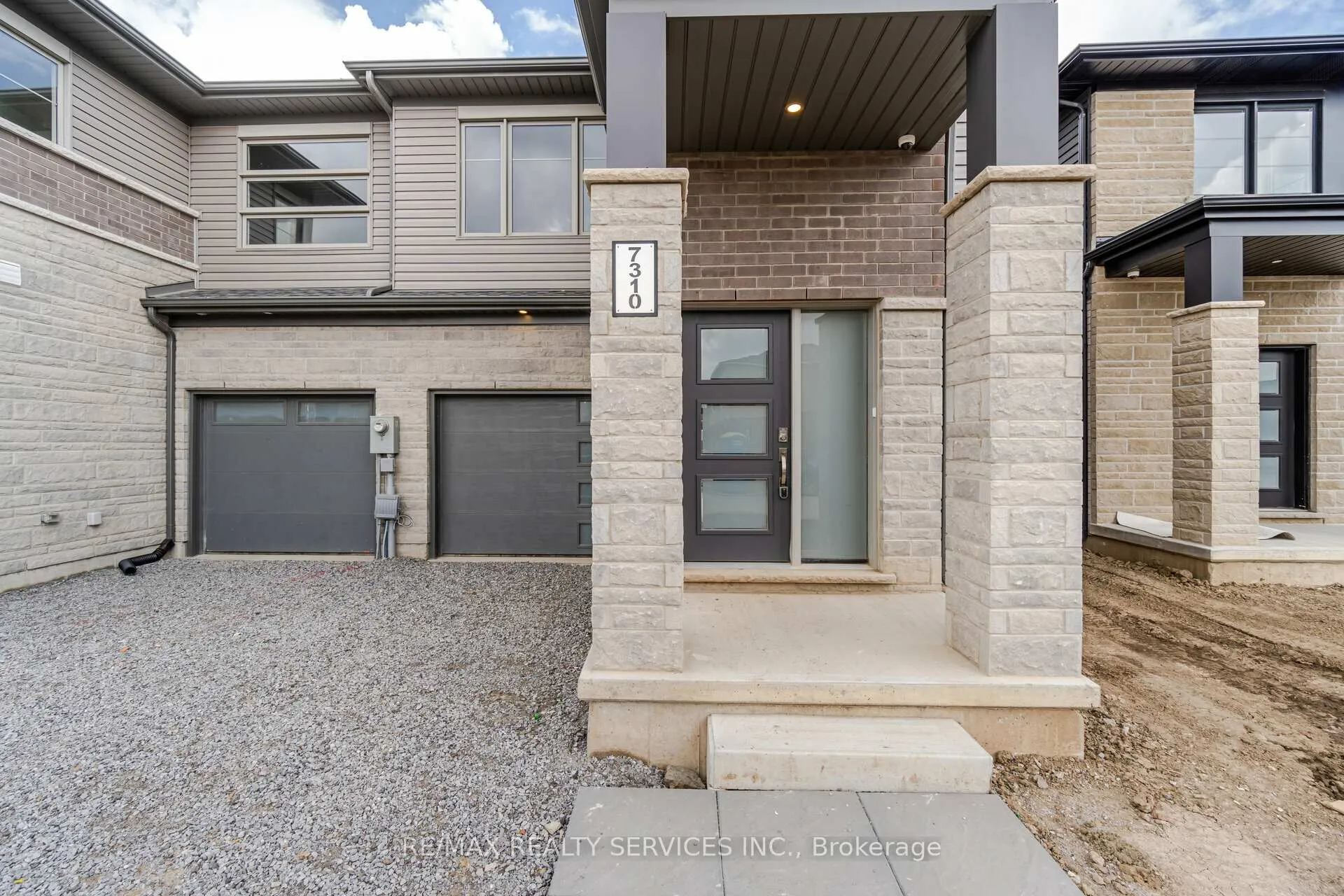 Photo 3 of 7310 Marvel Drive, Niagara Falls, Brown — HOMEH
