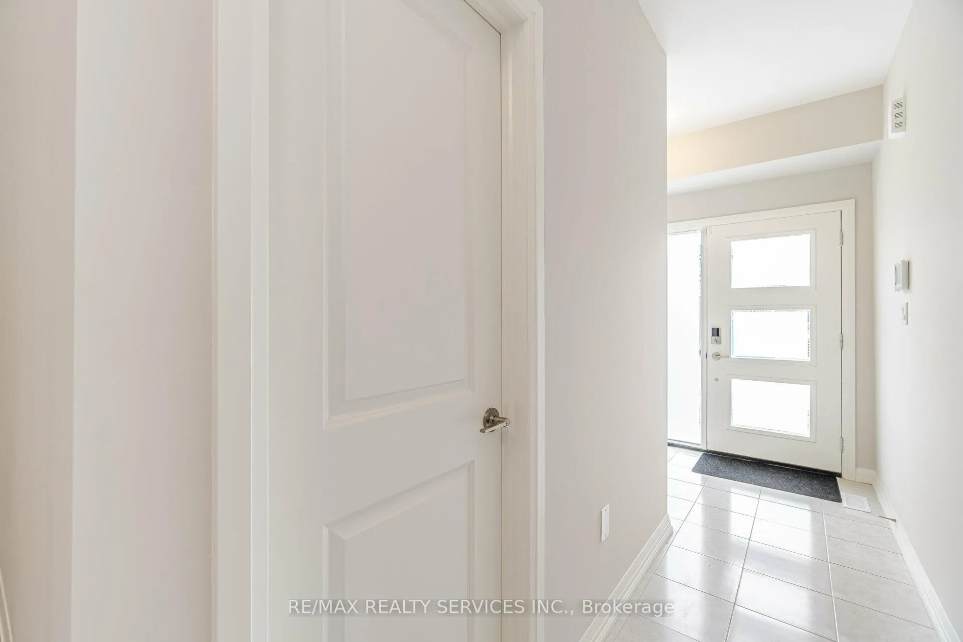 Photo 4 of 7310 Marvel Drive, Niagara Falls, Brown — HOMEH