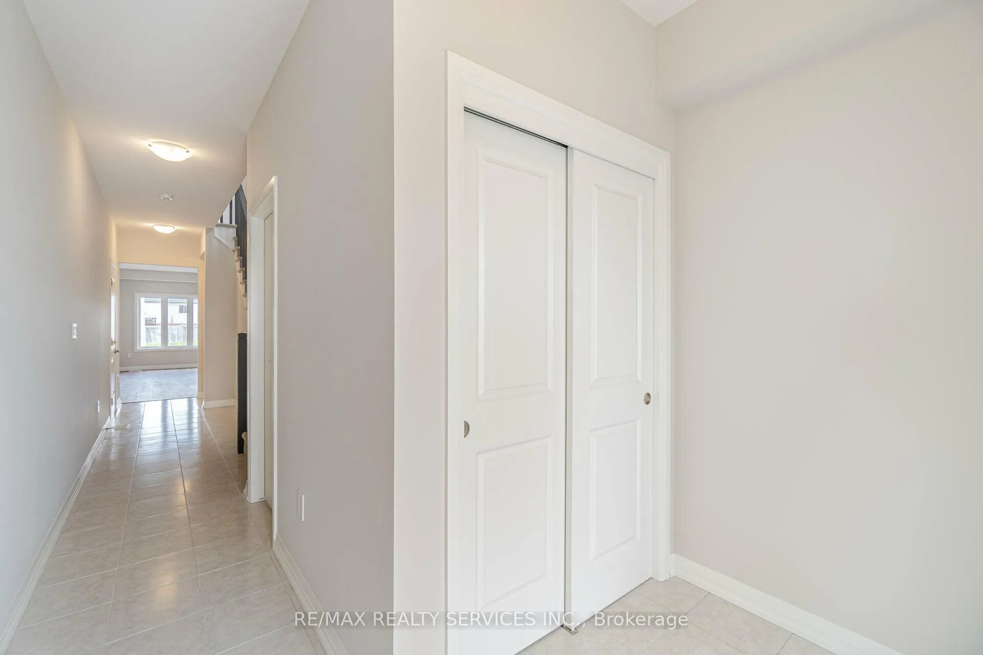 Photo 5 of 7310 Marvel Drive, Niagara Falls, Brown — HOMEH