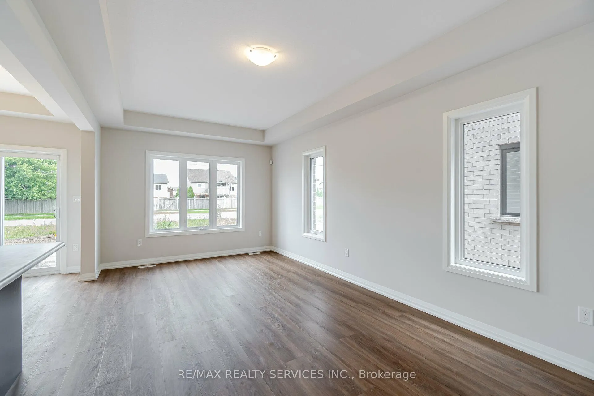 Photo 7 of 7310 Marvel Drive, Niagara Falls, Brown — HOMEH