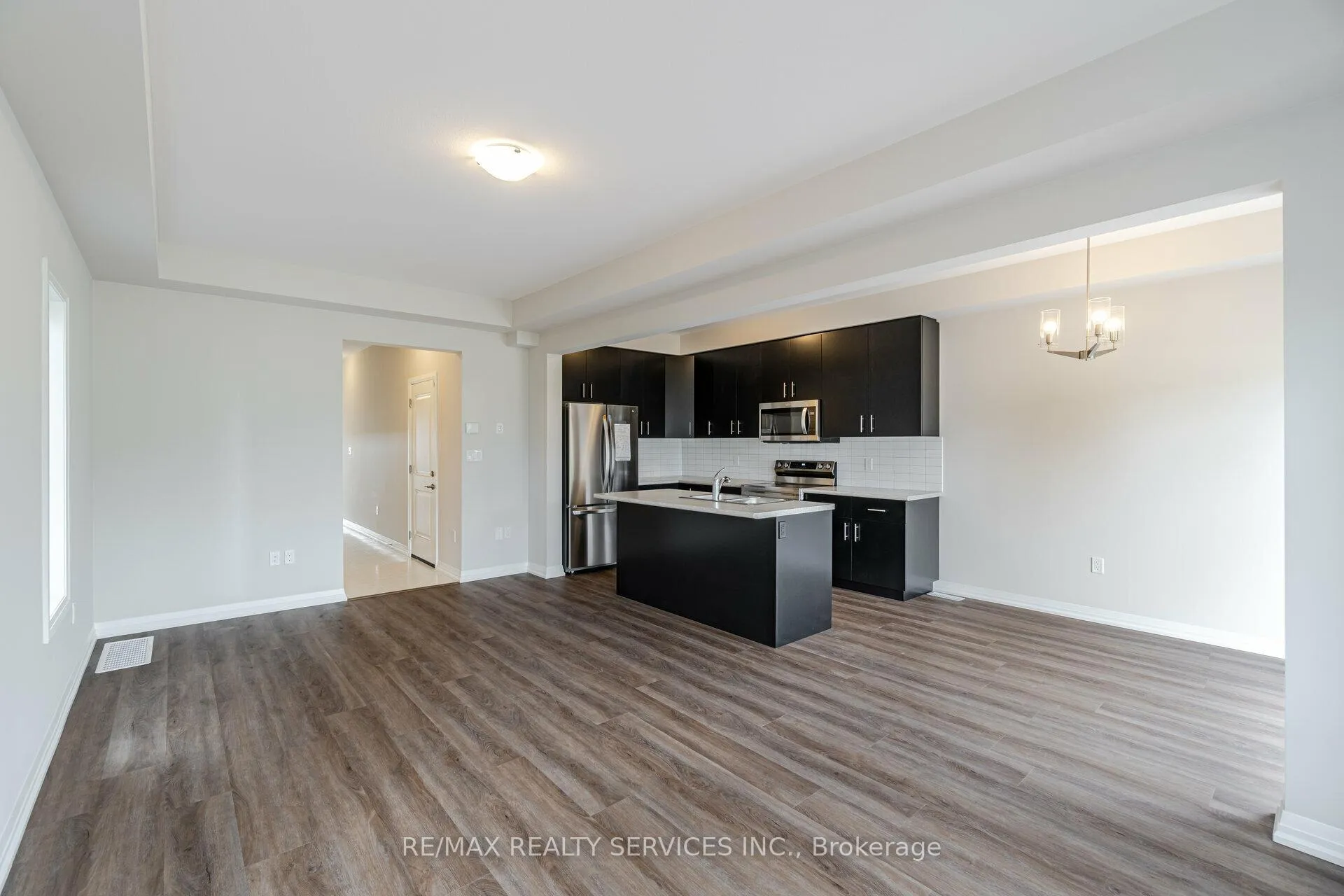 Photo 9 of 7310 Marvel Drive, Niagara Falls, Brown — HOMEH