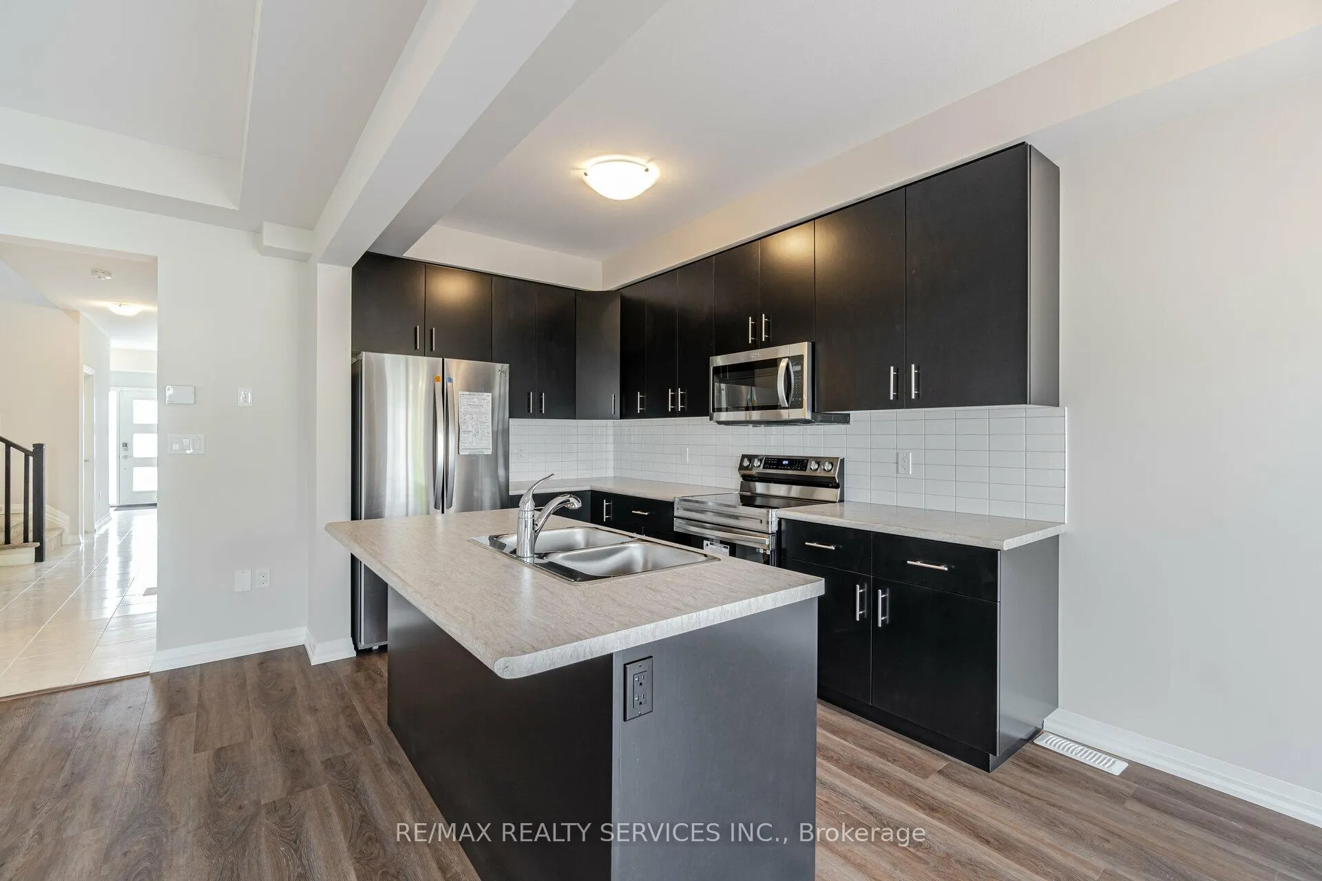 Photo 11 of 7310 Marvel Drive, Niagara Falls, Brown — HOMEH