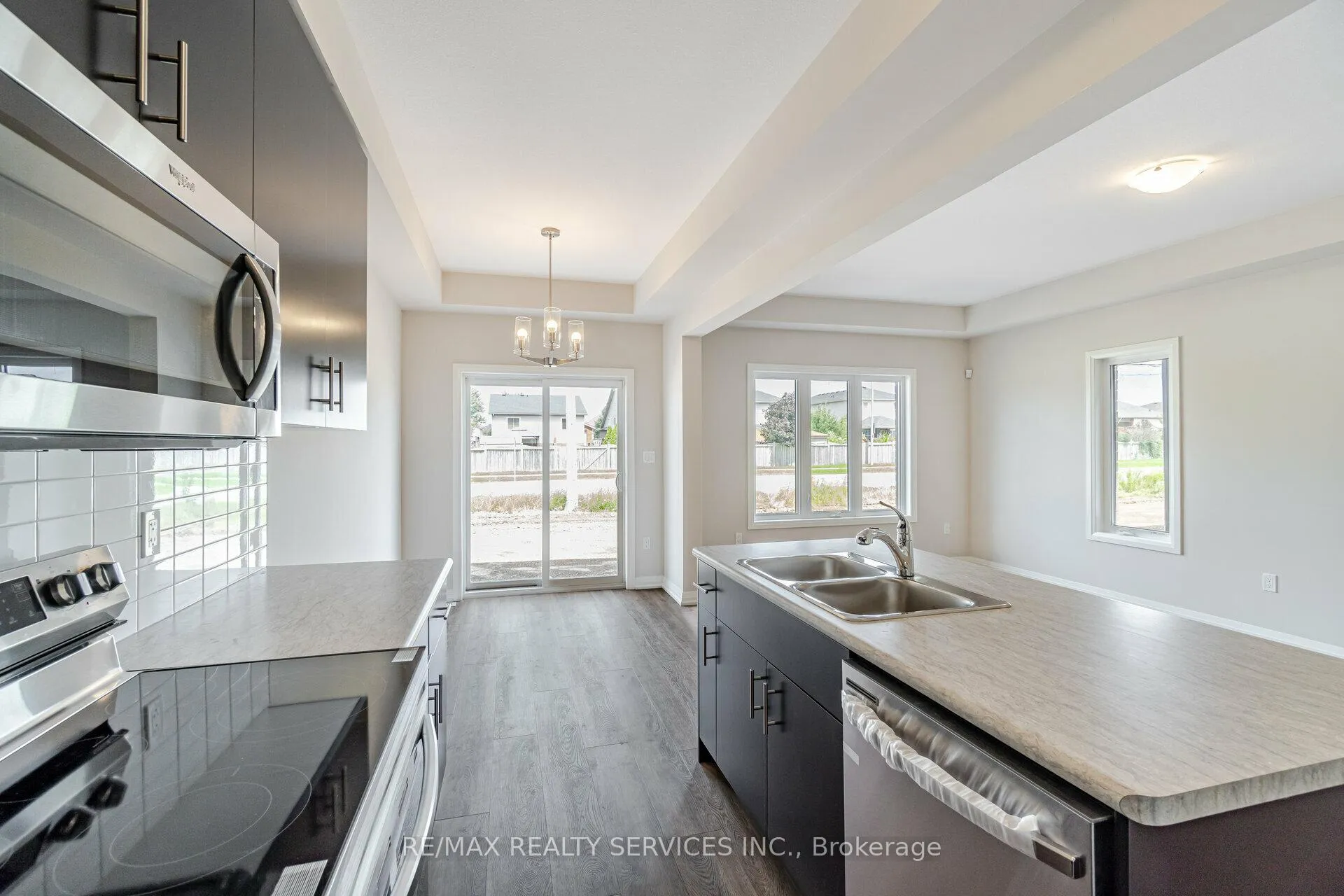 Photo 13 of 7310 Marvel Drive, Niagara Falls, Brown — HOMEH