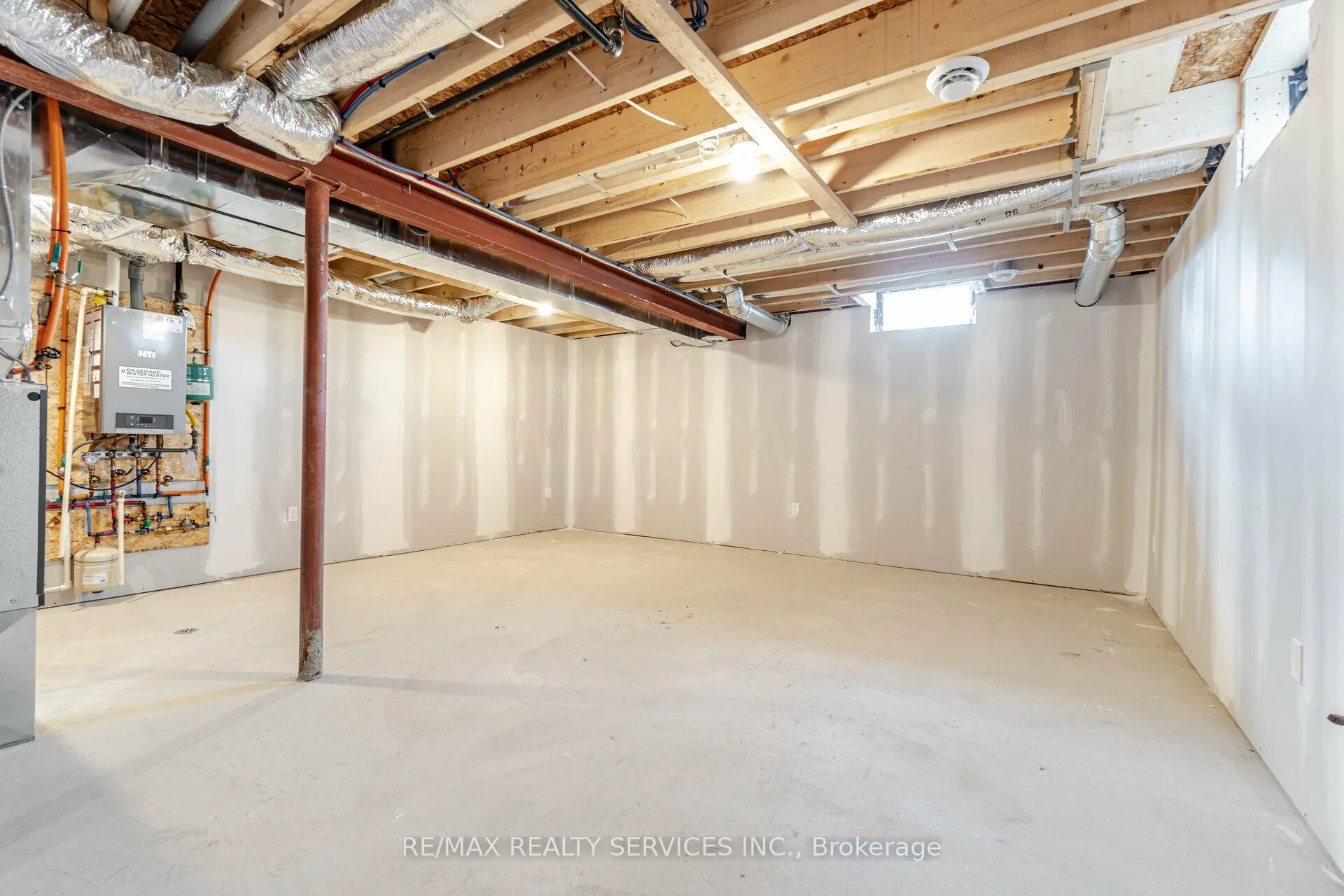 Photo 31 of 7310 Marvel Drive, Niagara Falls, Brown — HOMEH