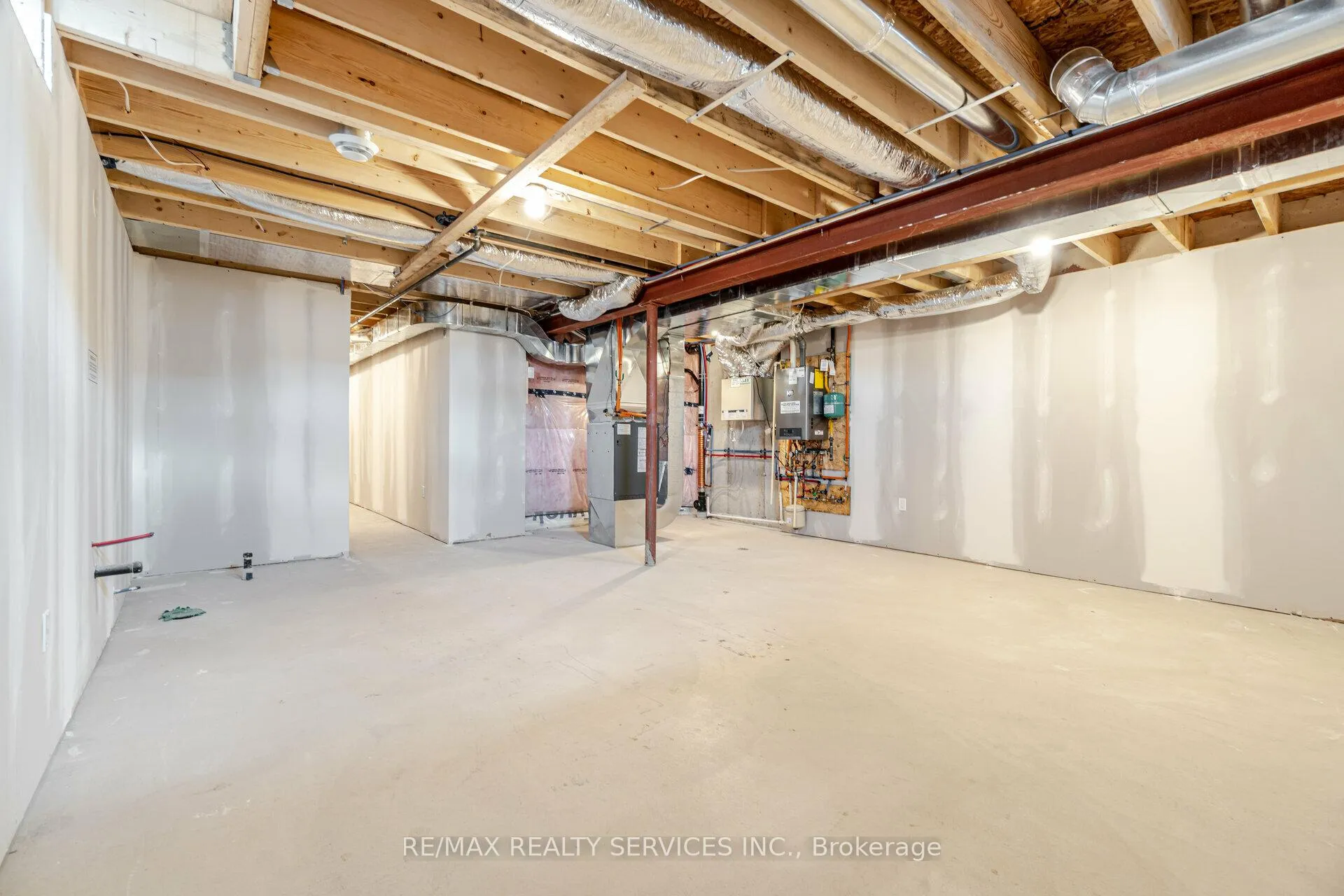 Photo 32 of 7310 Marvel Drive, Niagara Falls, Brown — HOMEH