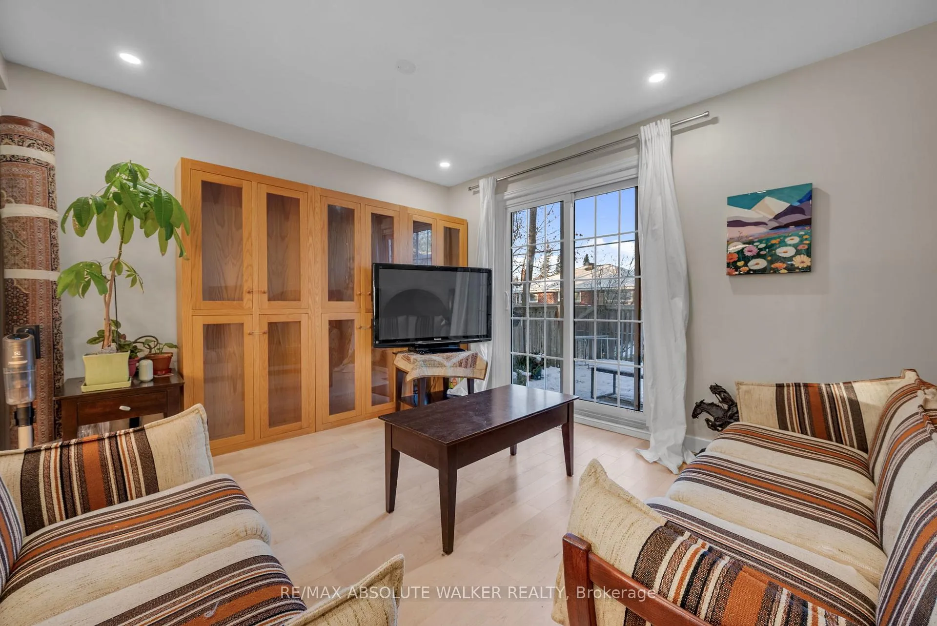 Photo 5 of 1343 Highgate Road, Ottawa, Parkway Park — HOMEH