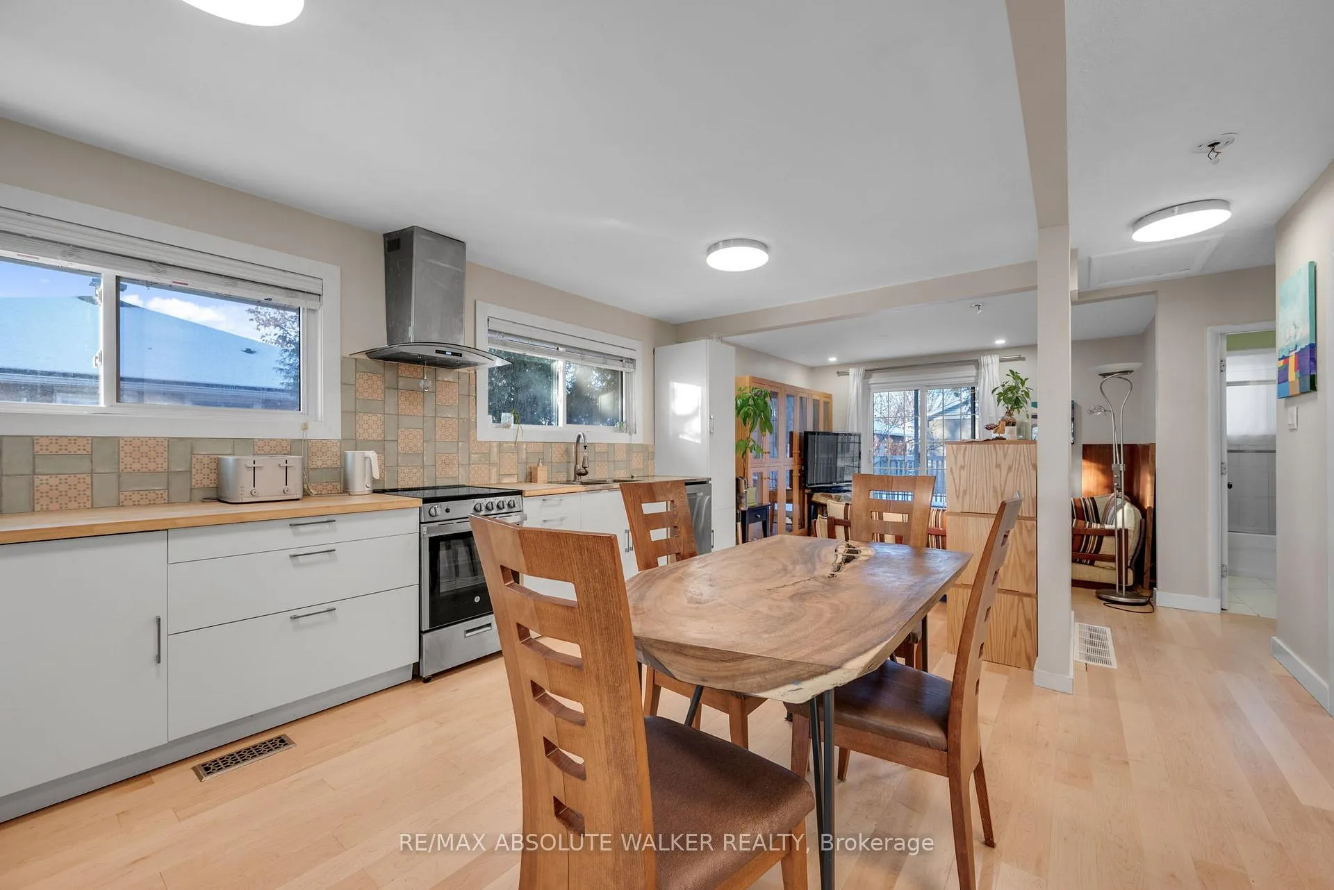 Photo 7 of 1343 Highgate Road, Ottawa, Parkway Park — HOMEH