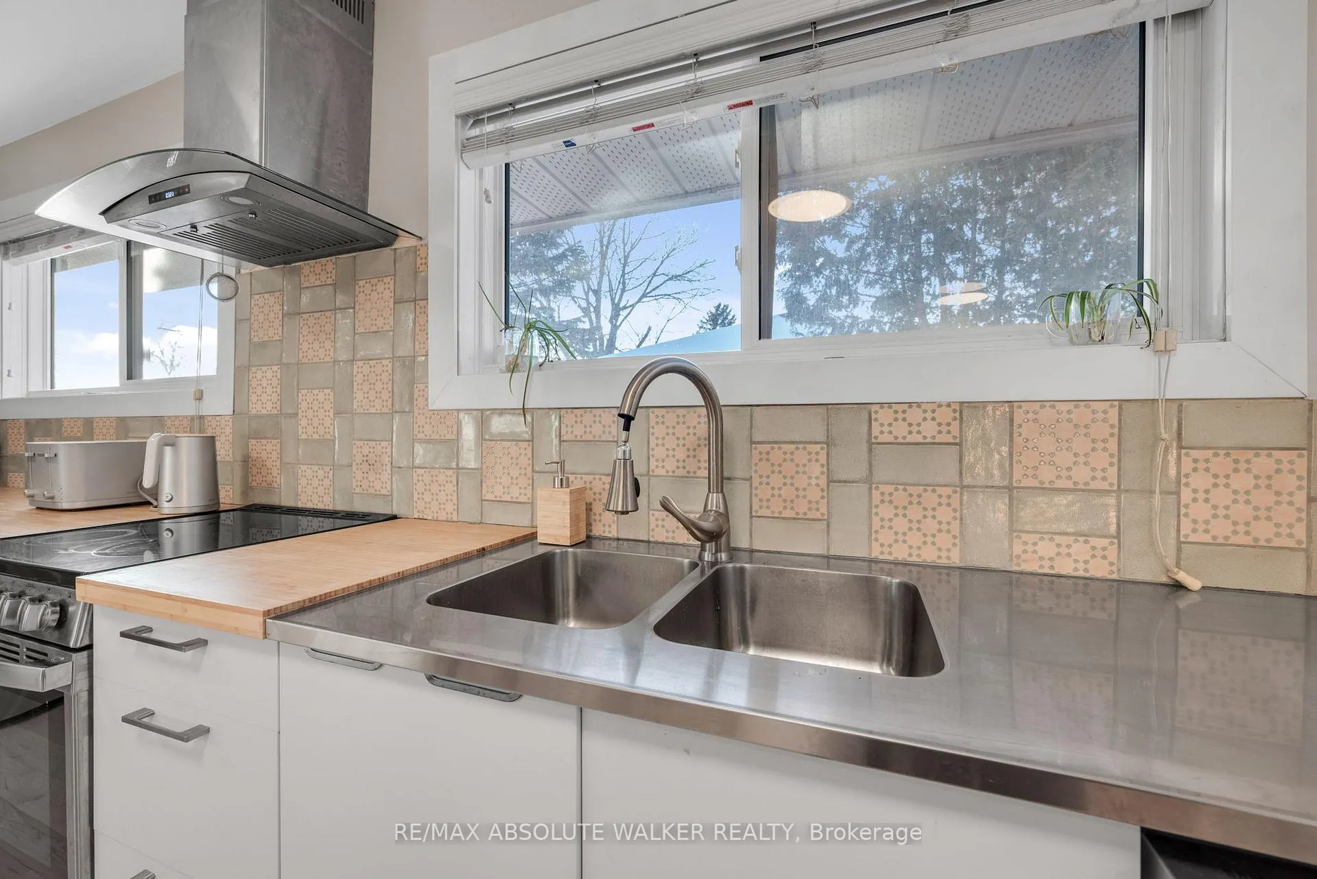 Photo 11 of 1343 Highgate Road, Ottawa, Parkway Park — HOMEH