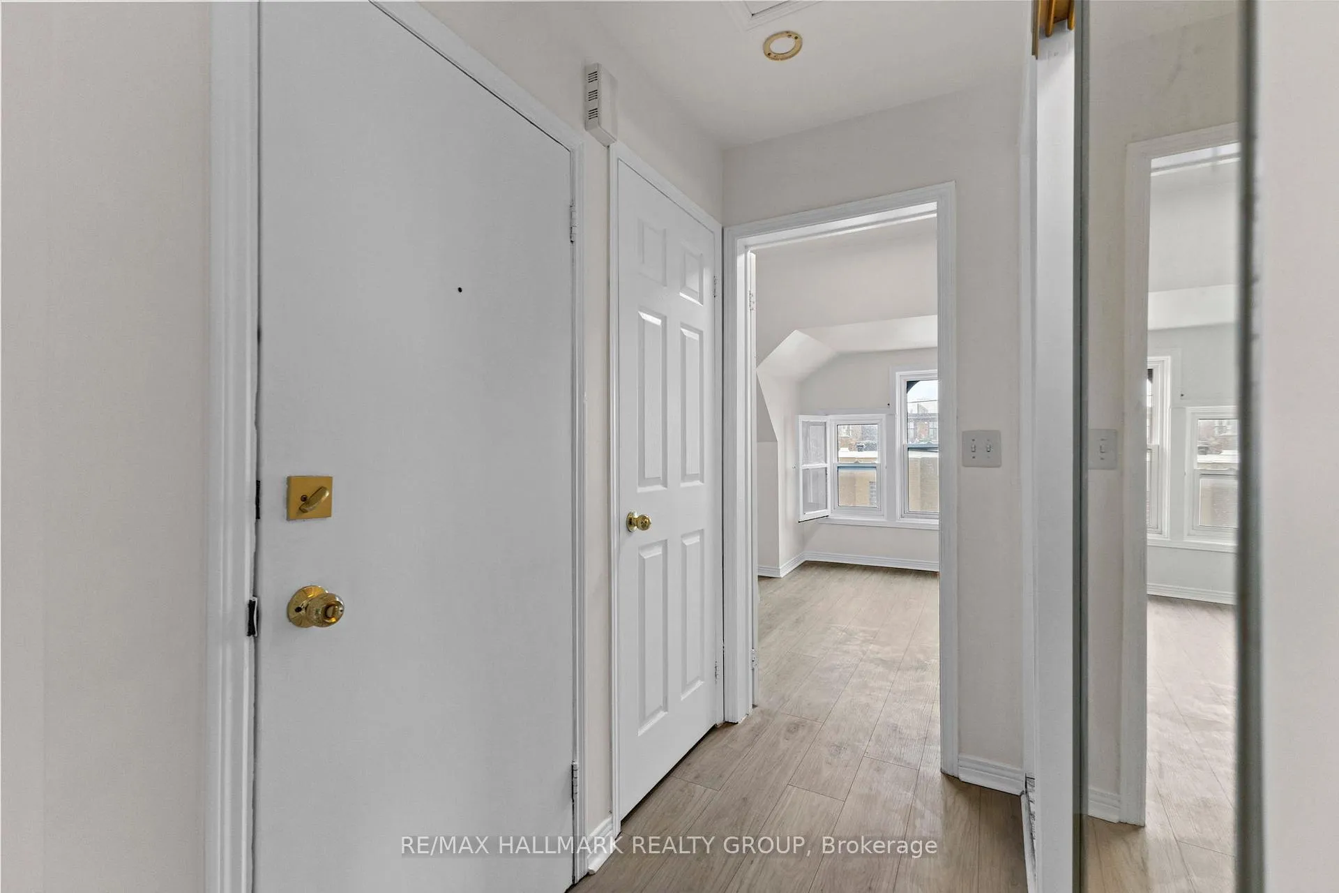 Photo 4 of Unit Unit 3, 132 Flora Street, Ottawa, Ottawa Centre — HOMEH