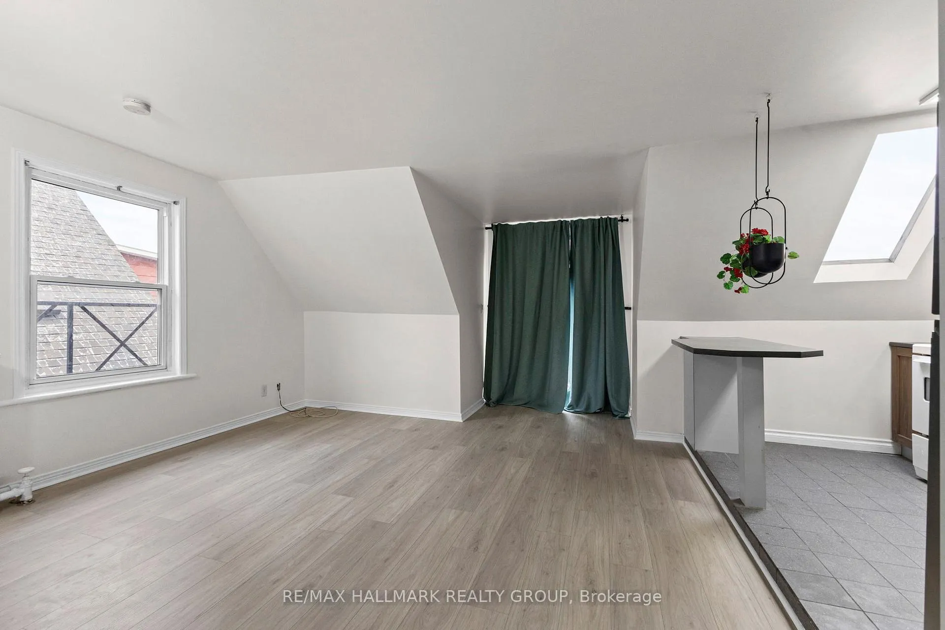 Photo 6 of Unit Unit 3, 132 Flora Street, Ottawa, Ottawa Centre — HOMEH