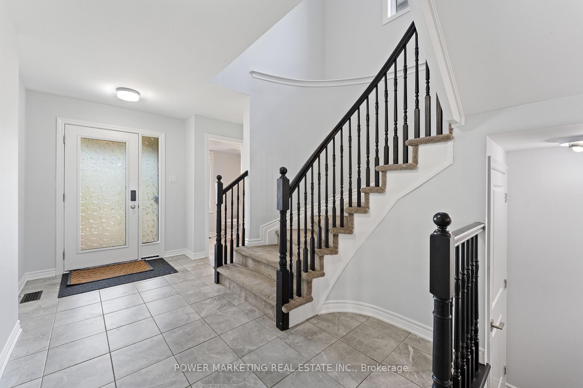 Photo 4 of 815 Henslows Circle, Ottawa, Avalon West — HOMEH