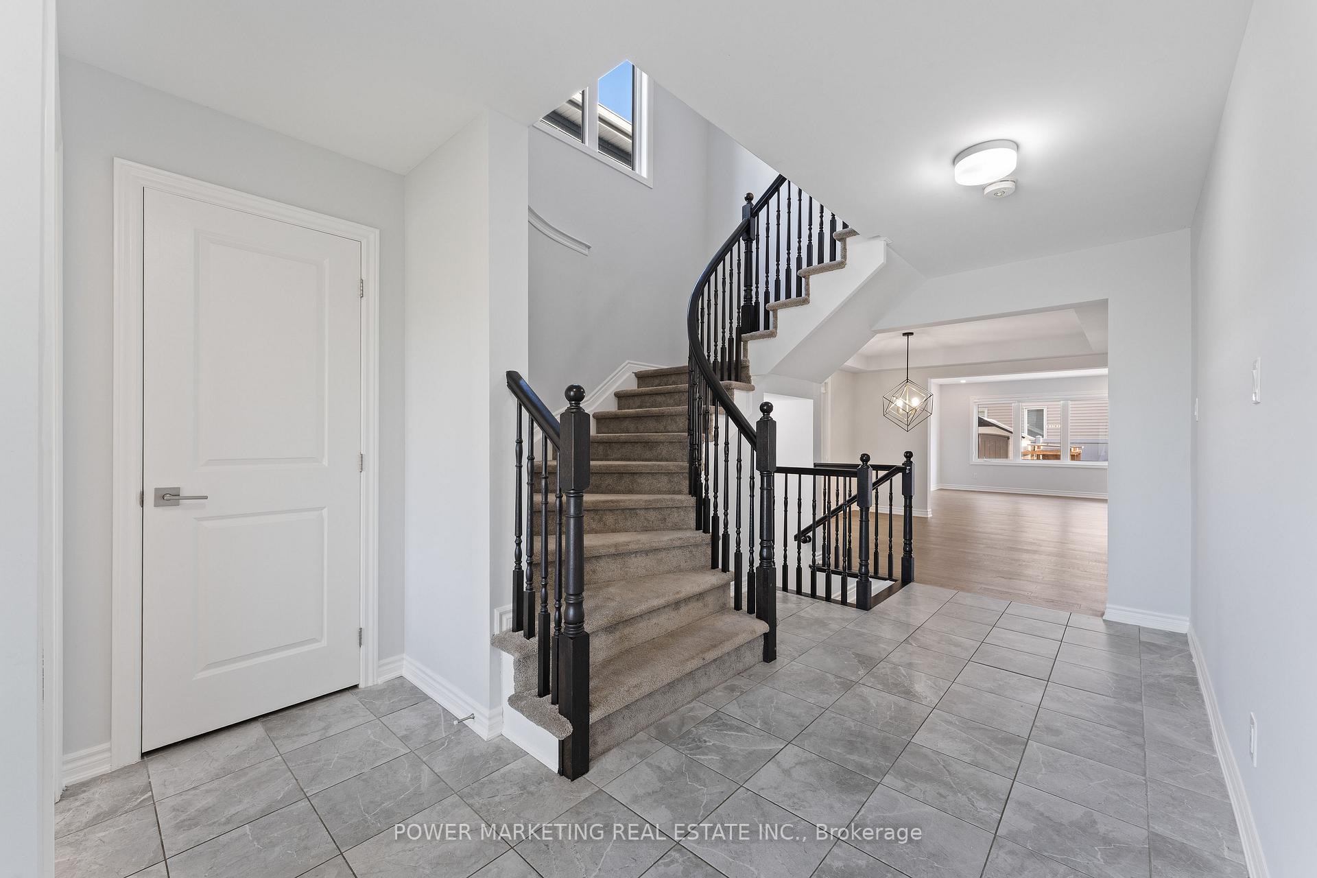 Photo 5 of 815 Henslows Circle, Ottawa, Avalon West — HOMEH