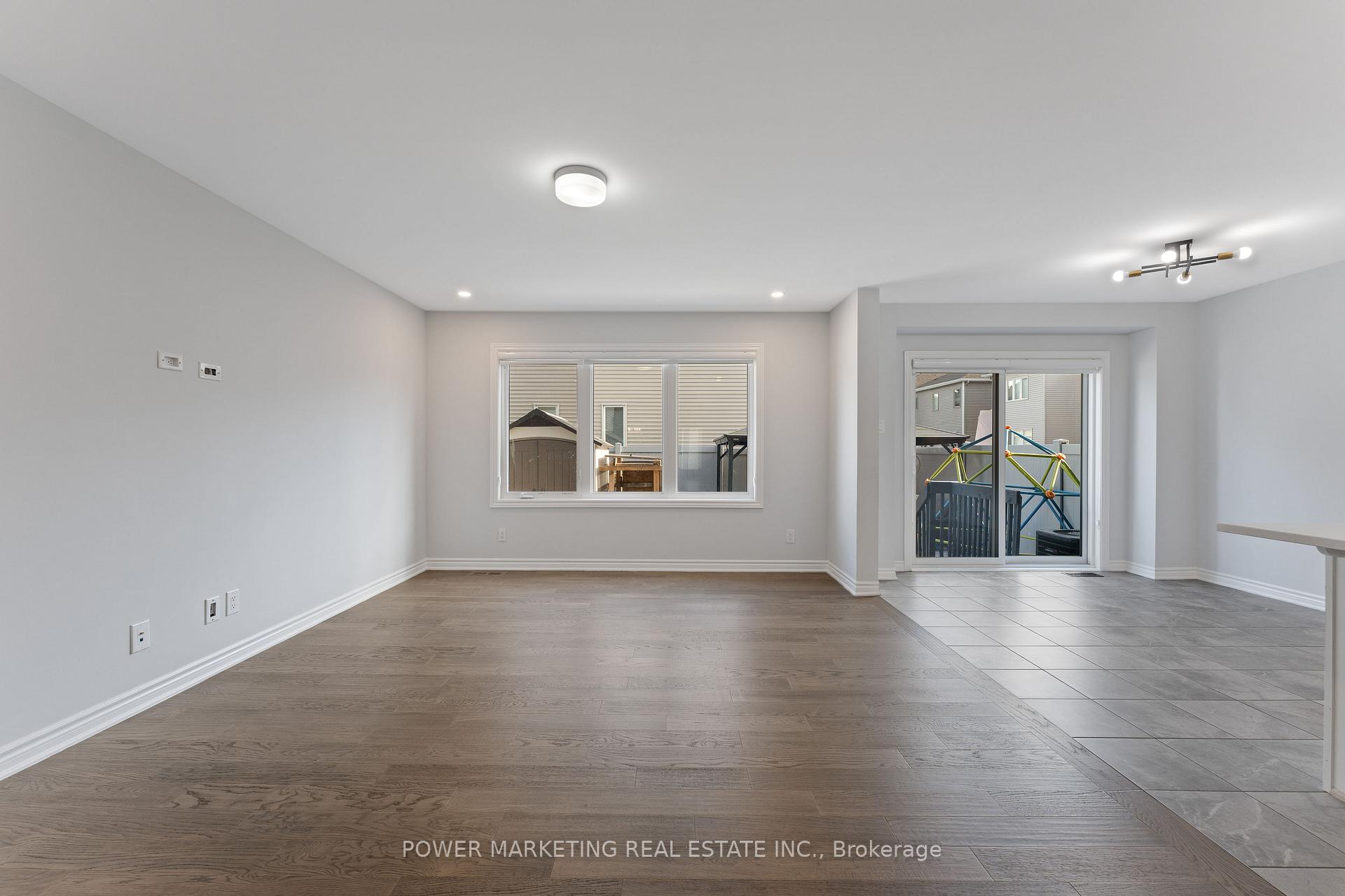 Photo 9 of 815 Henslows Circle, Ottawa, Avalon West — HOMEH