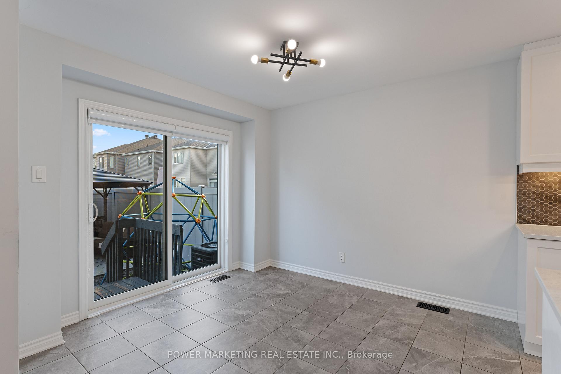 Photo 14 of 815 Henslows Circle, Ottawa, Avalon West — HOMEH