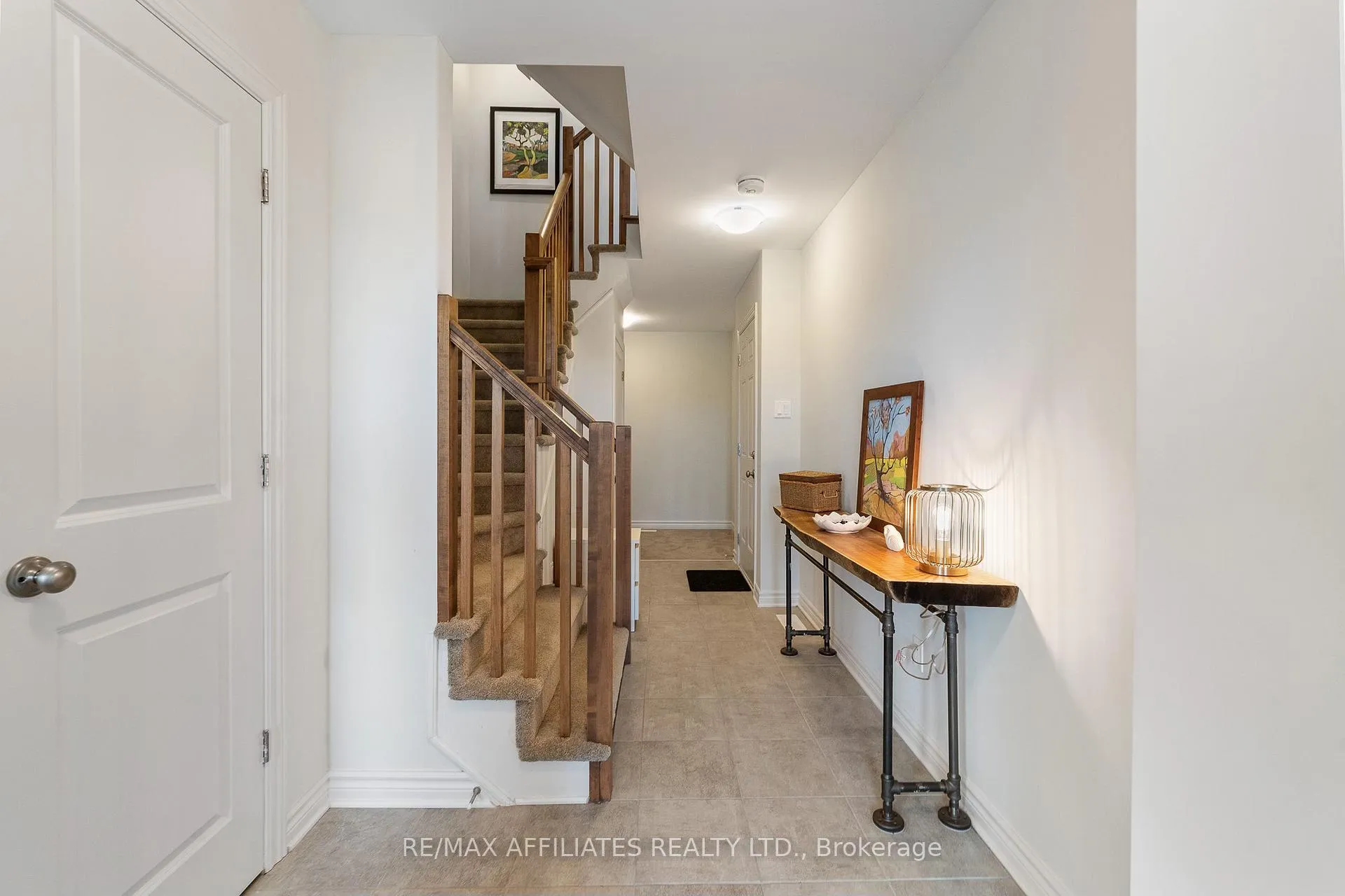 Photo 3 of 28 Verglas Lane, Ottawa, Mer Bleue/Bradley Estates/Anderson Park — HOMEH