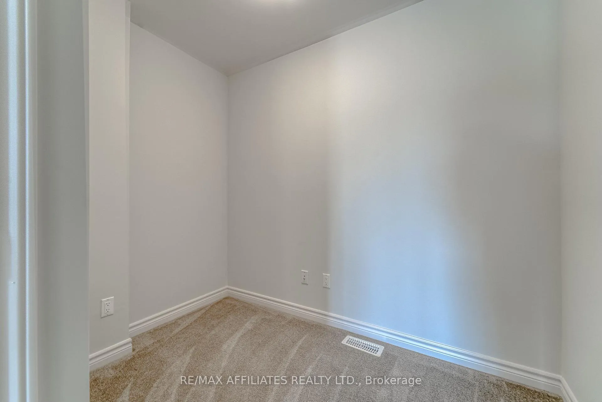 Photo 5 of 28 Verglas Lane, Ottawa, Mer Bleue/Bradley Estates/Anderson Park — HOMEH