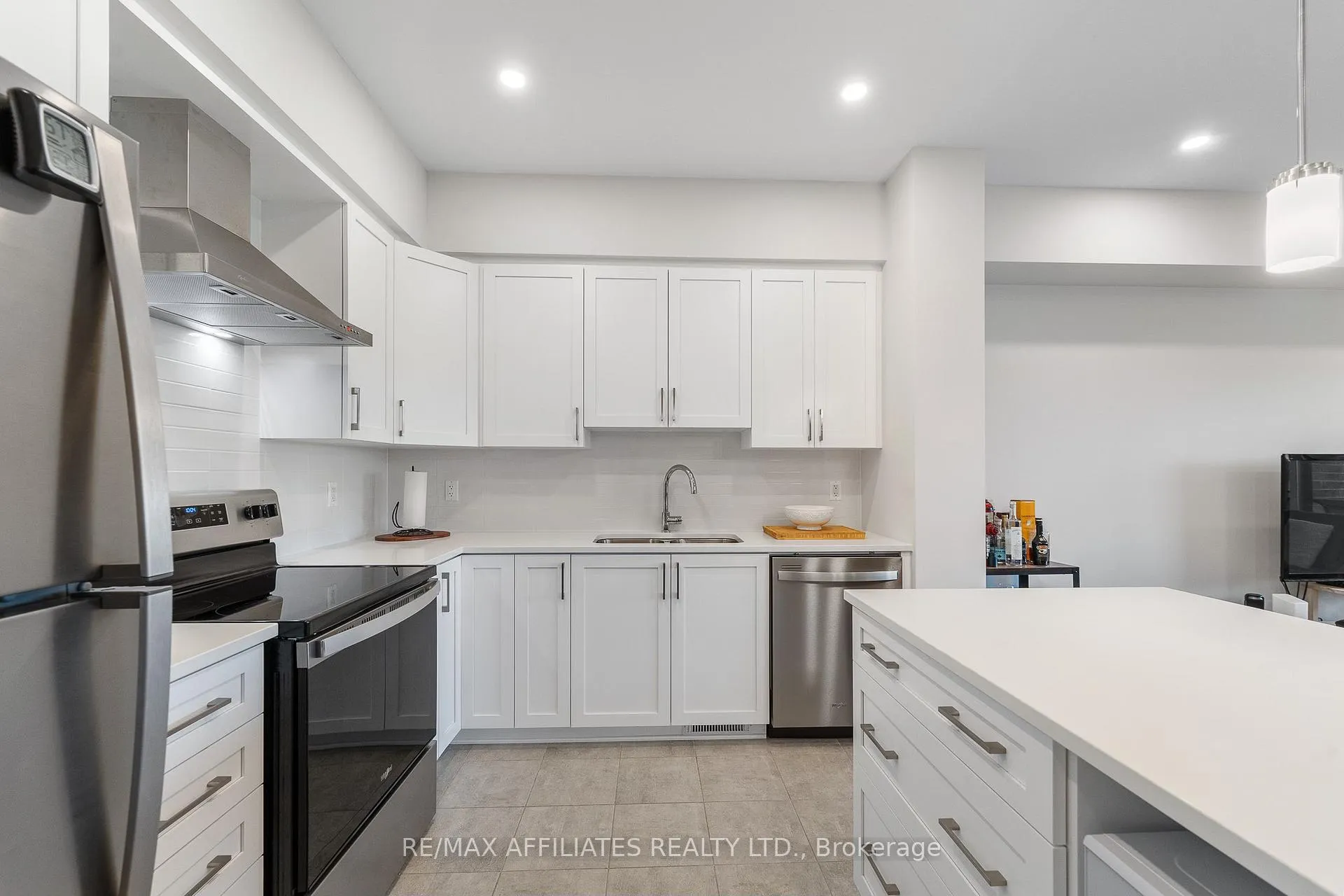Photo 7 of 28 Verglas Lane, Ottawa, Mer Bleue/Bradley Estates/Anderson Park — HOMEH