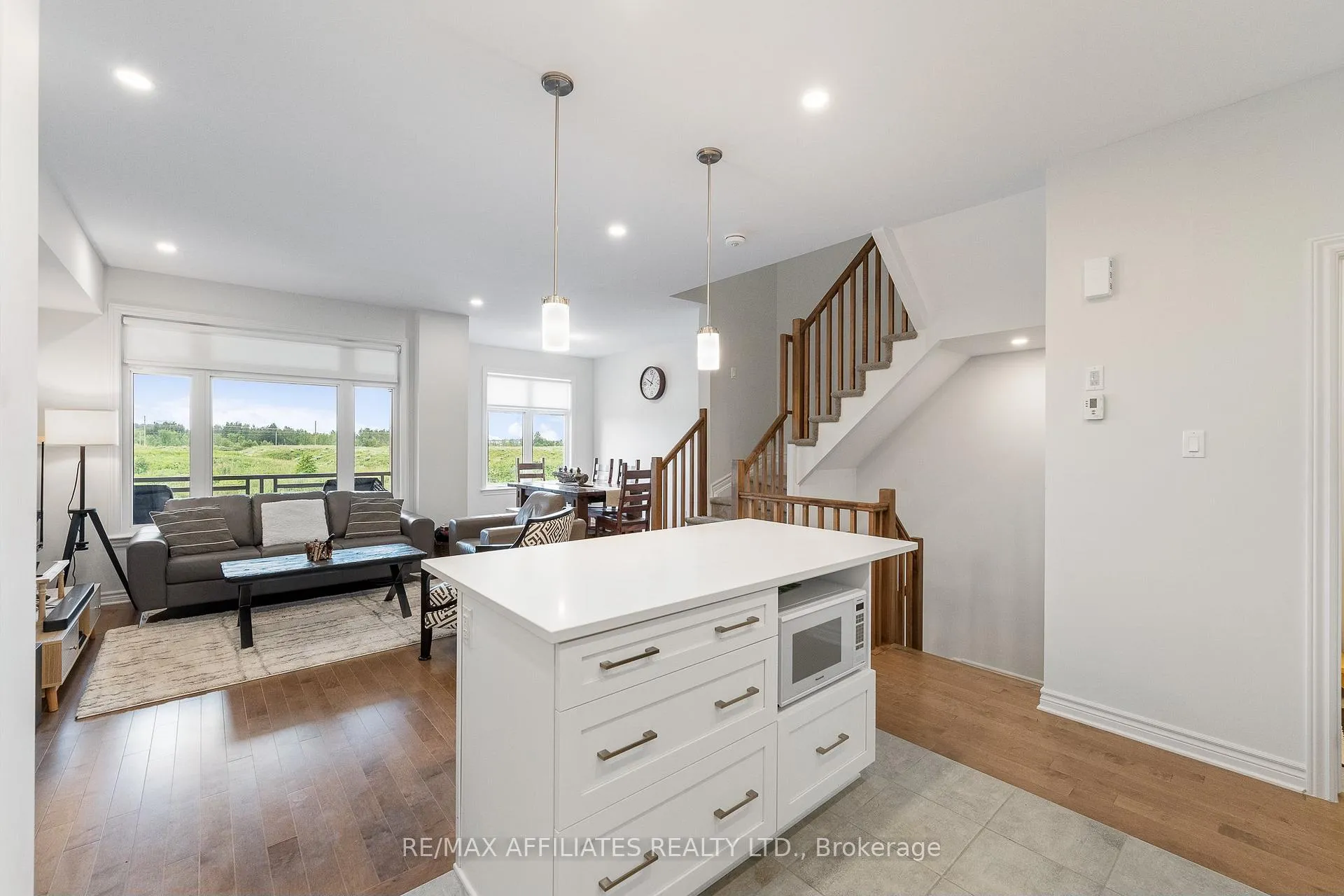 Photo 9 of 28 Verglas Lane, Ottawa, Mer Bleue/Bradley Estates/Anderson Park — HOMEH