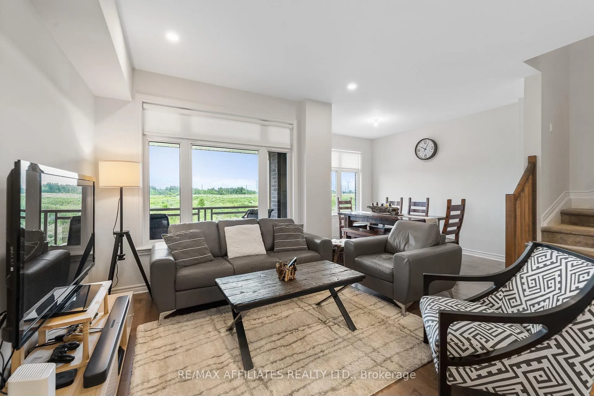 Photo 11 of 28 Verglas Lane, Ottawa, Mer Bleue/Bradley Estates/Anderson Park — HOMEH