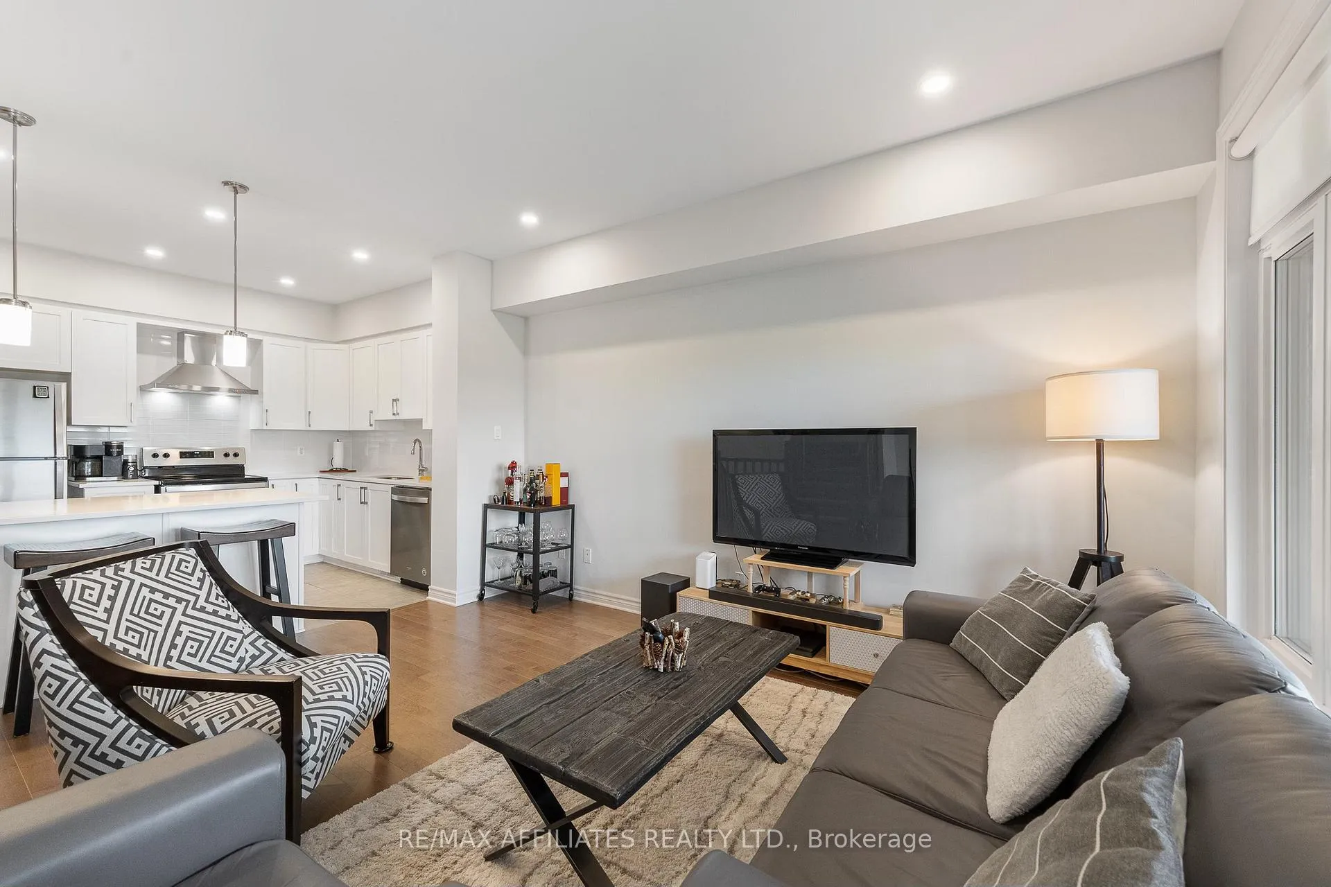 Photo 12 of 28 Verglas Lane, Ottawa, Mer Bleue/Bradley Estates/Anderson Park — HOMEH