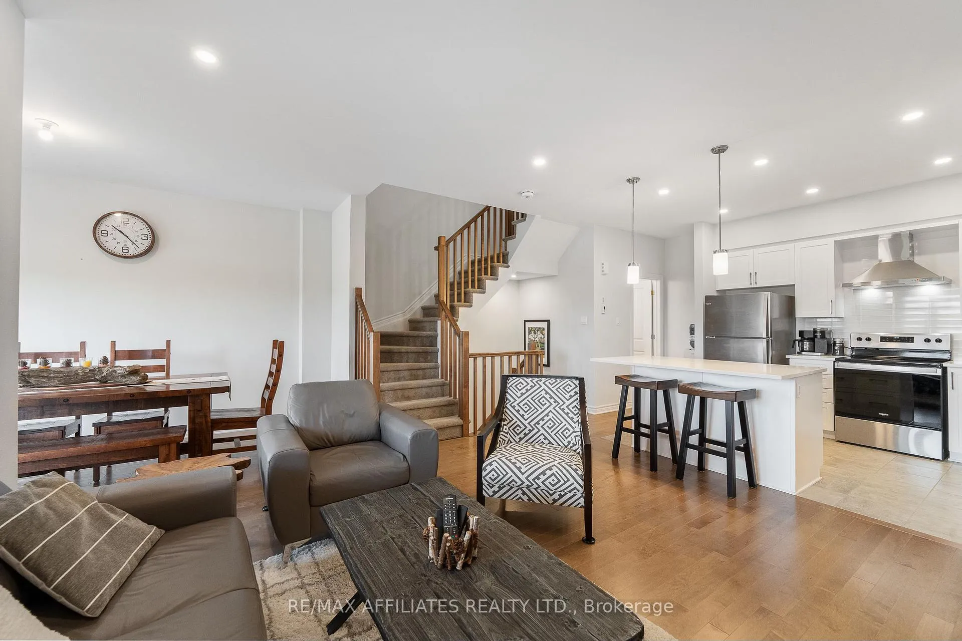 Photo 13 of 28 Verglas Lane, Ottawa, Mer Bleue/Bradley Estates/Anderson Park — HOMEH