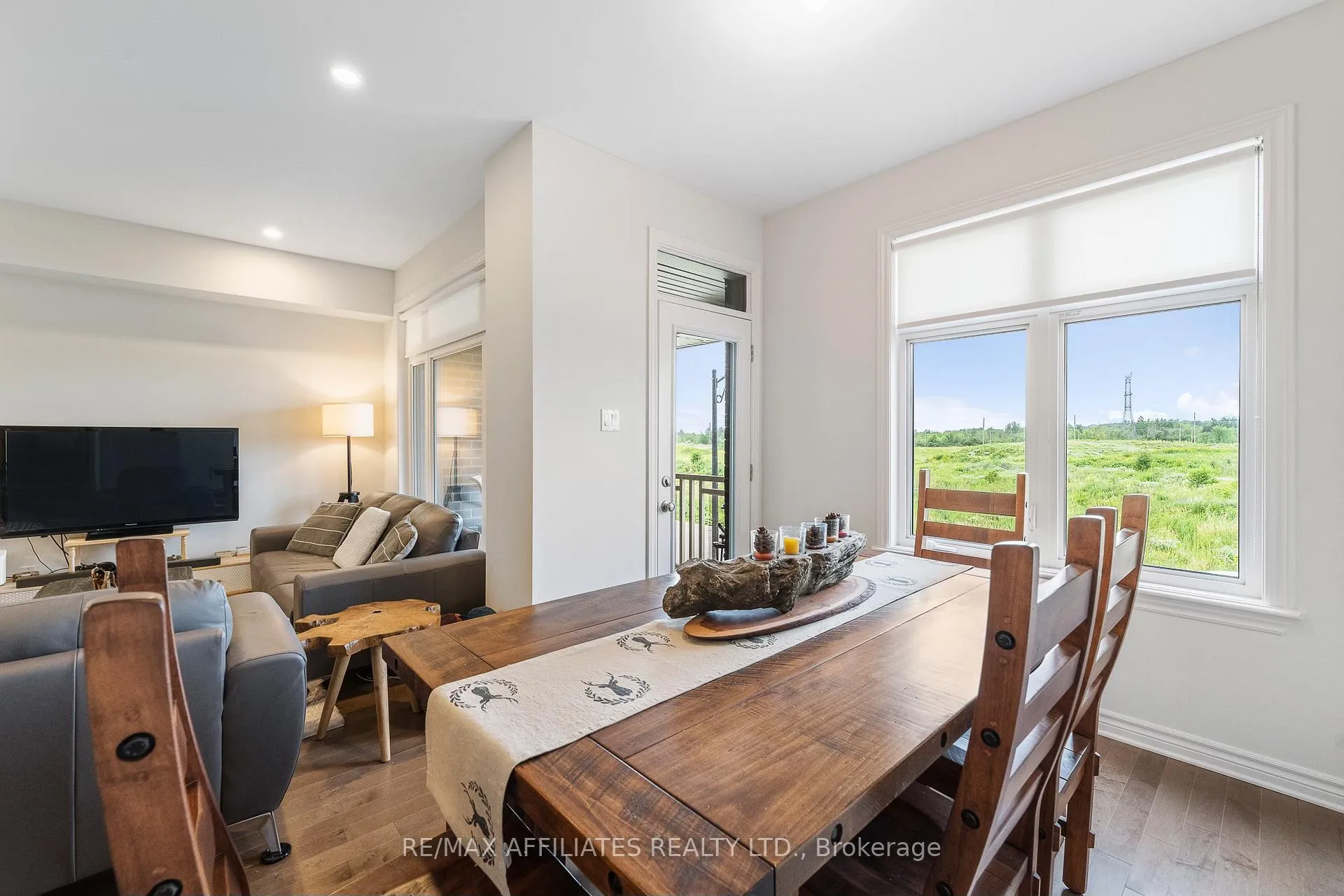 Photo 15 of 28 Verglas Lane, Ottawa, Mer Bleue/Bradley Estates/Anderson Park — HOMEH