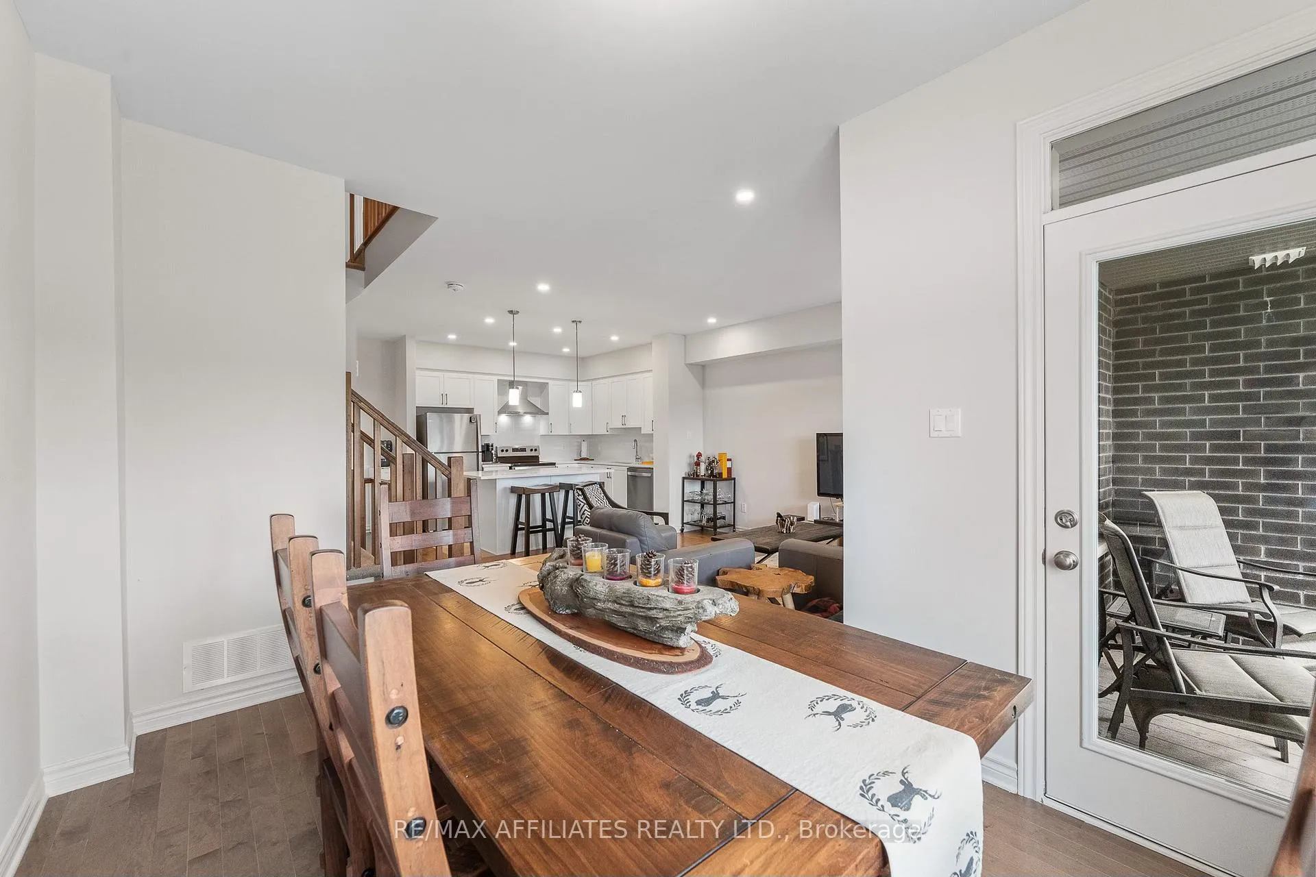 Photo 16 of 28 Verglas Lane, Ottawa, Mer Bleue/Bradley Estates/Anderson Park — HOMEH