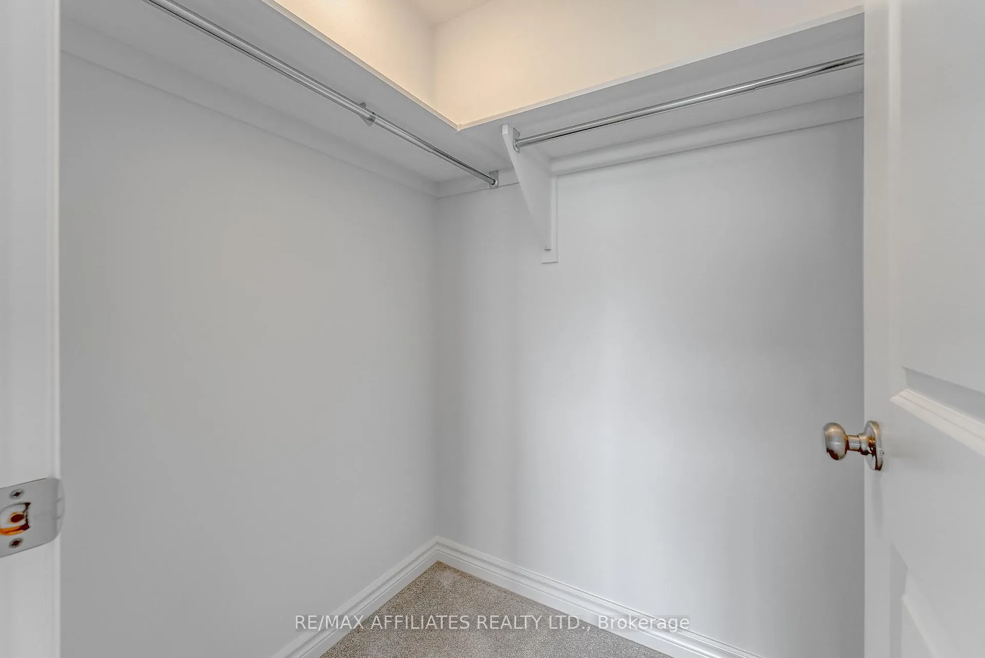 Photo 23 of 28 Verglas Lane, Ottawa, Mer Bleue/Bradley Estates/Anderson Park — HOMEH