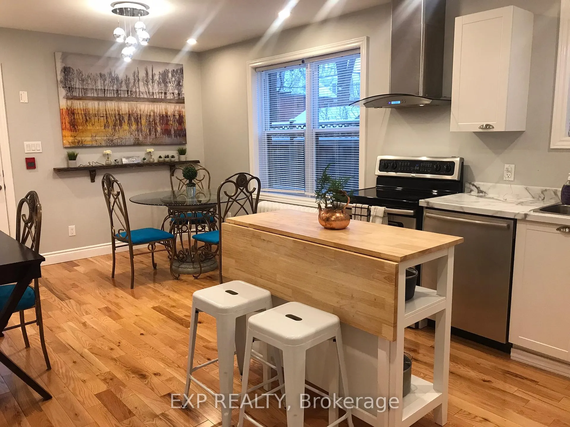Photo 4 of Unit 4, 442 Mcleod Street, Ottawa, Ottawa Centre — HOMEH