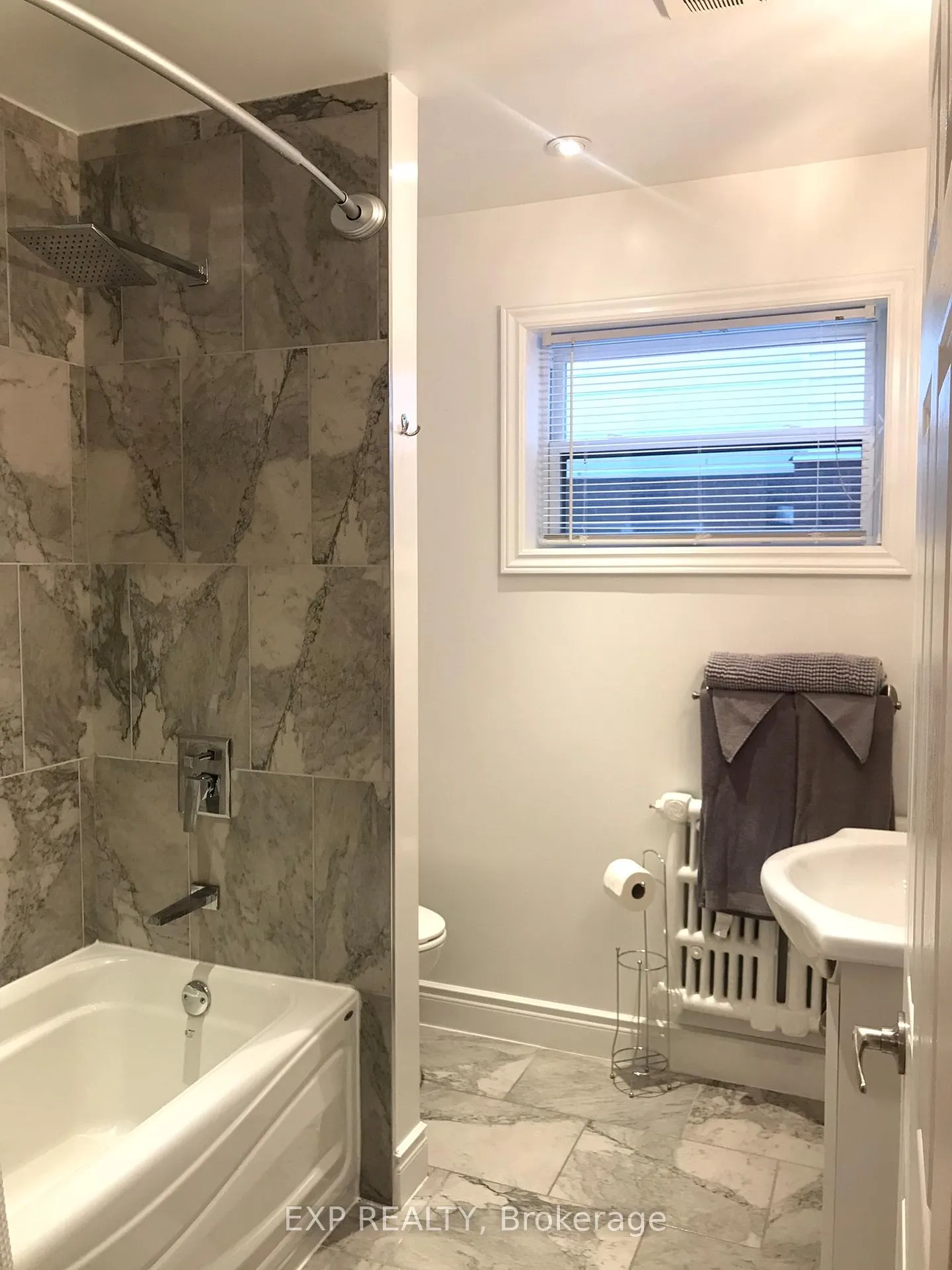 Photo 5 of Unit 4, 442 Mcleod Street, Ottawa, Ottawa Centre — HOMEH