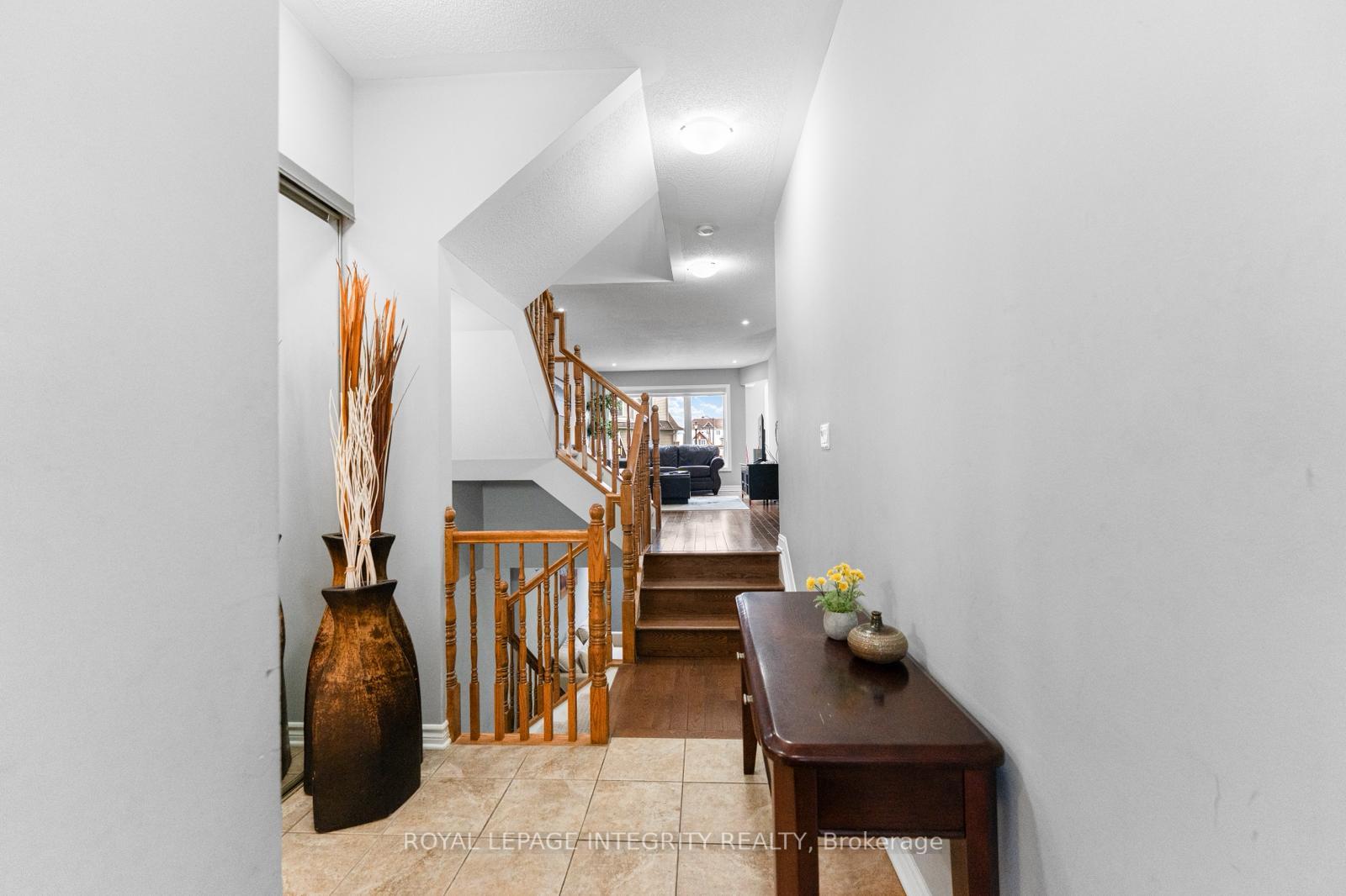 Photo 3 of 410 Goldenbrook Way, Ottawa, Avalon East — HOMEH