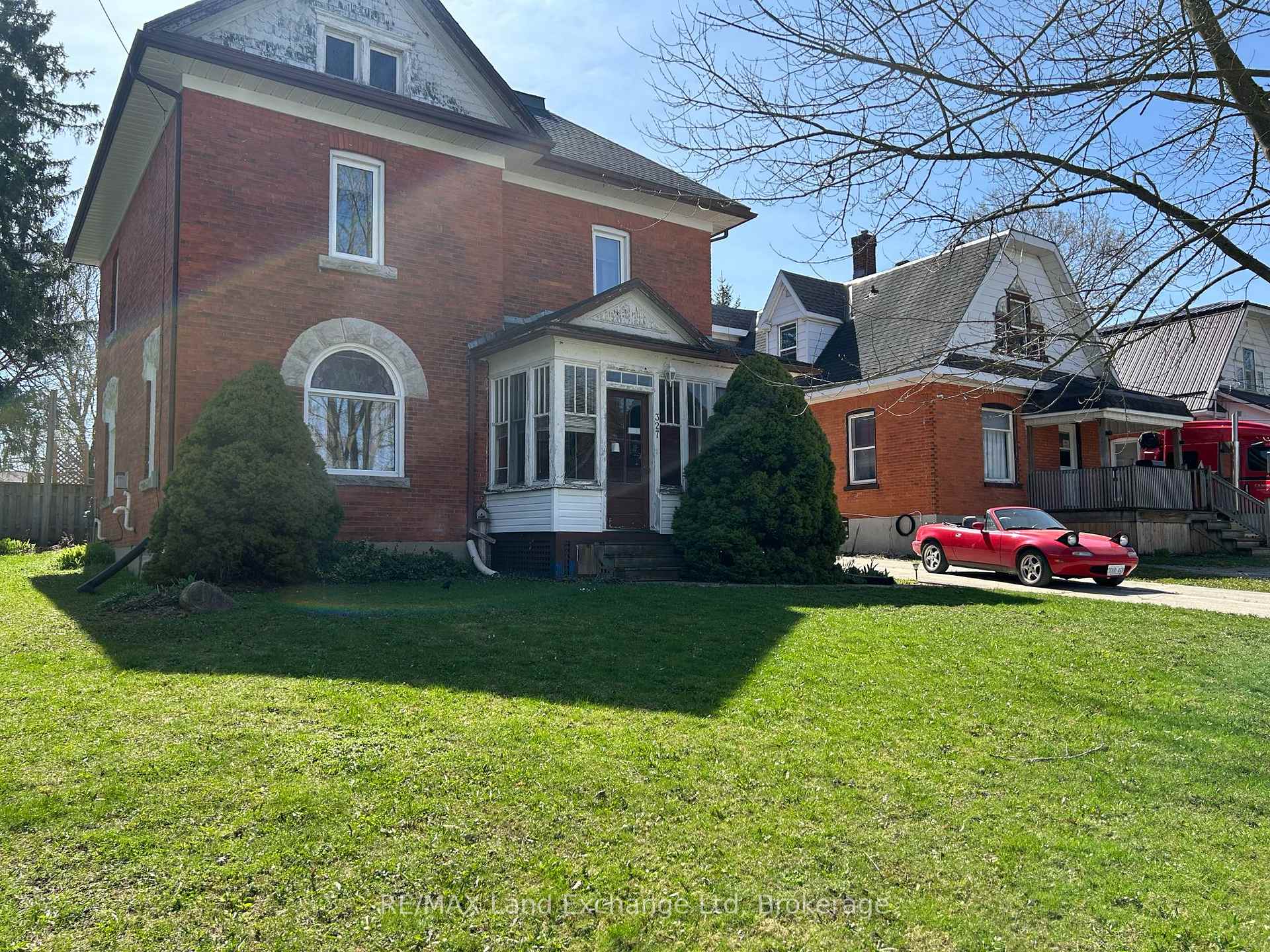 Photo 2 of 327 Frances Street, North Huron, Wingham — HOMEH