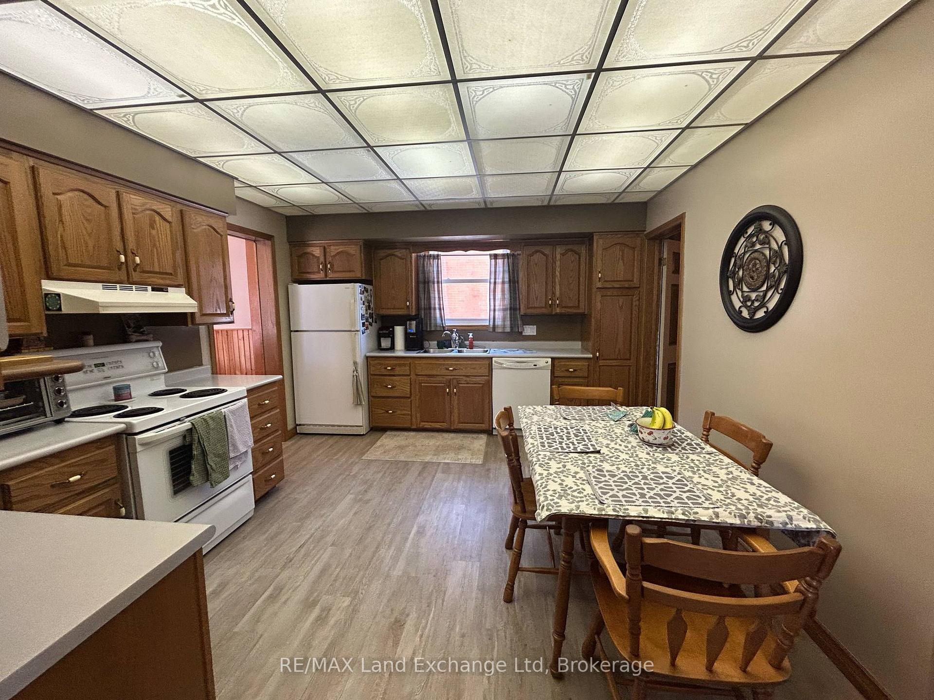 Photo 10 of 327 Frances Street, North Huron, Wingham — HOMEH