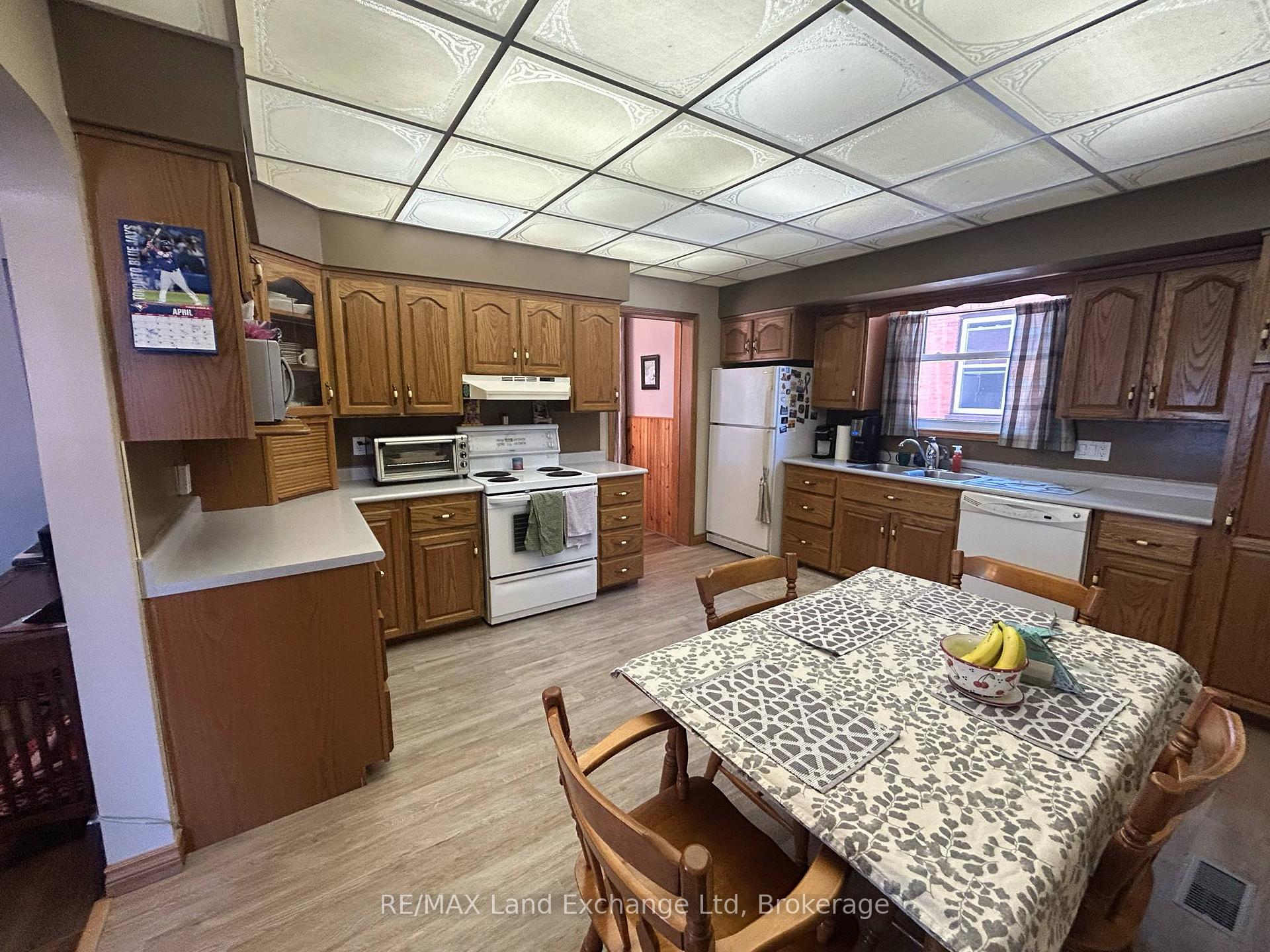 Photo 11 of 327 Frances Street, North Huron, Wingham — HOMEH