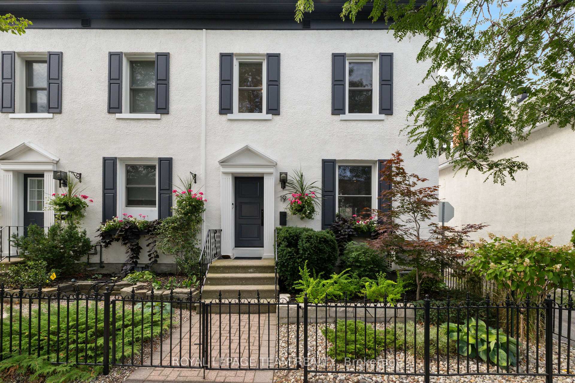 Photo 1 of 19 Crichton Street, Ottawa, New Edinburgh — HOMEH