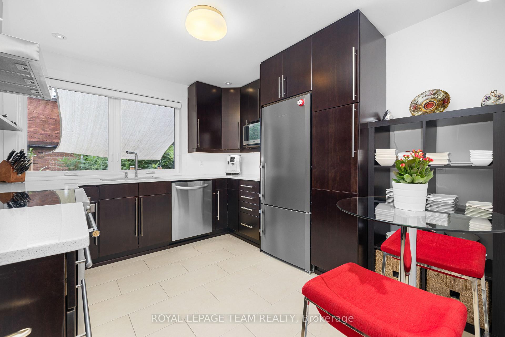 Photo 10 of 19 Crichton Street, Ottawa, New Edinburgh — HOMEH