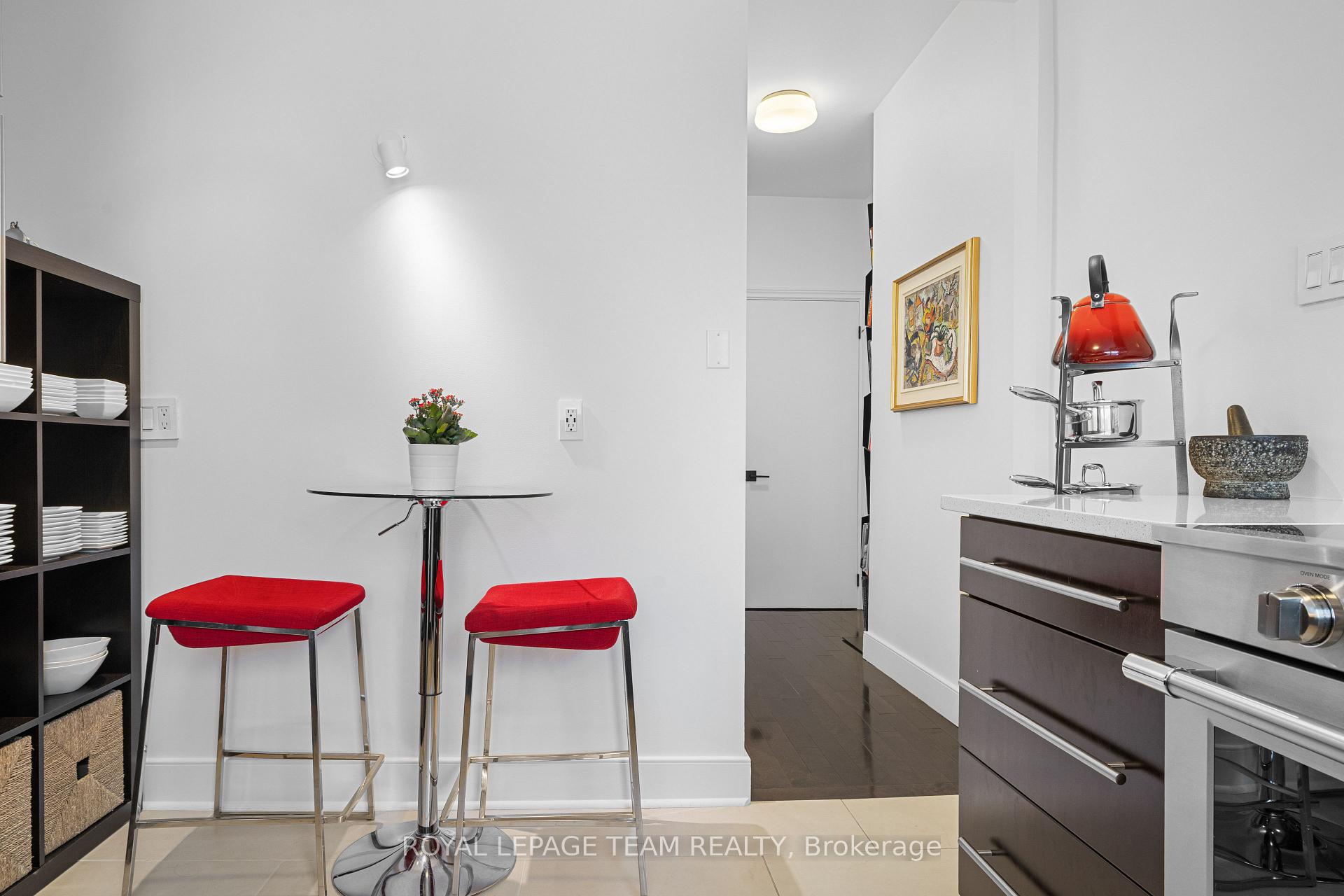 Photo 12 of 19 Crichton Street, Ottawa, New Edinburgh — HOMEH