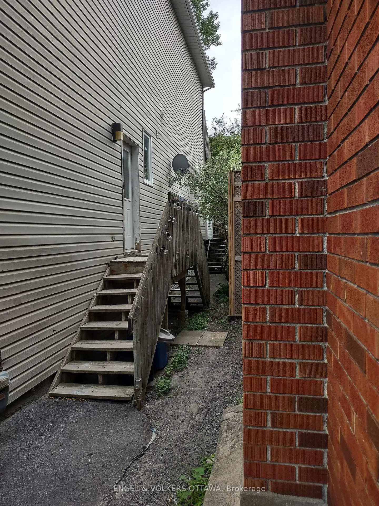 Photo 3 of Unit B, 306 Presland Road, Ottawa, Overbrook/Castle Heights — HOMEH