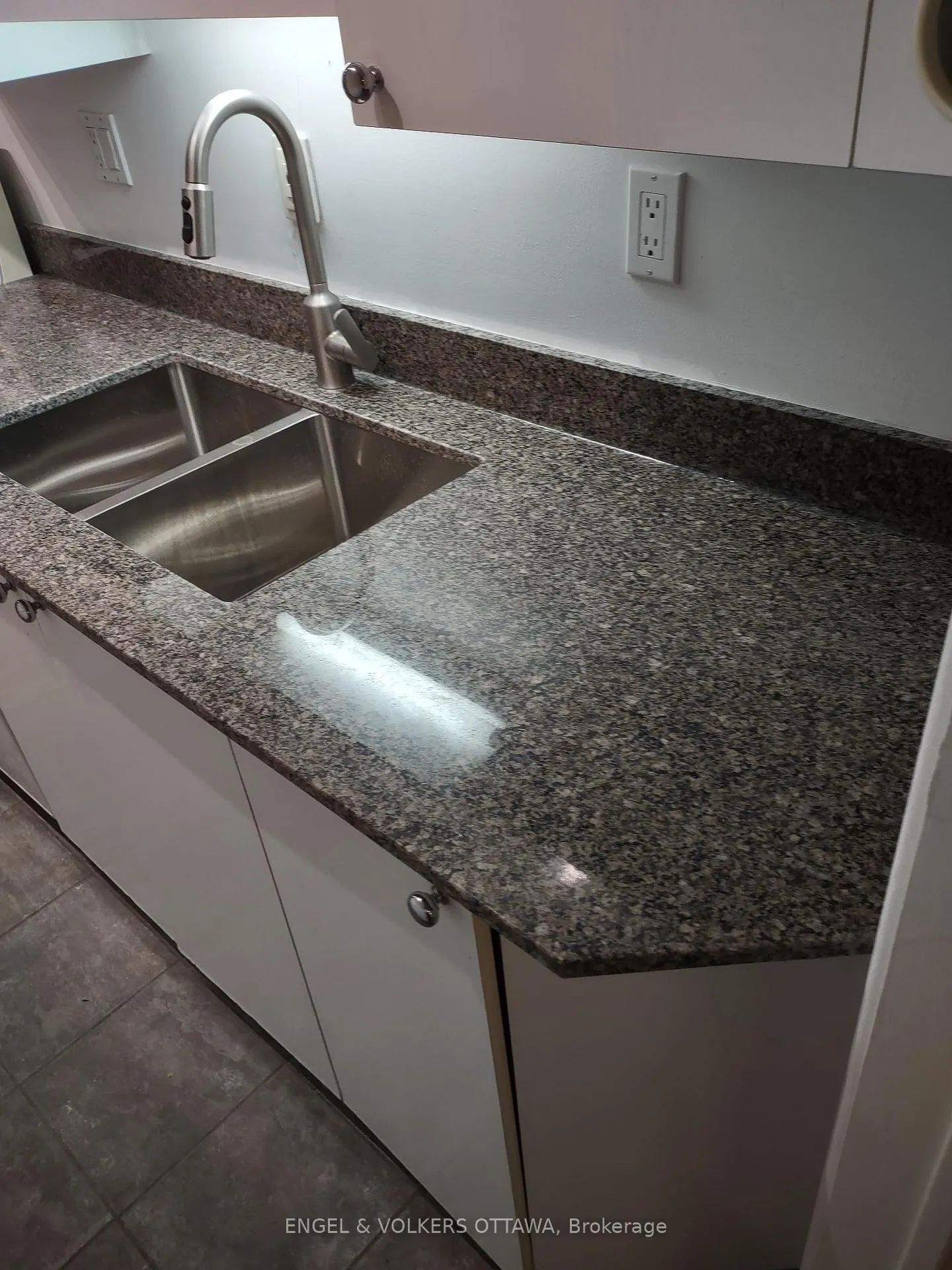 Photo 7 of Unit B, 306 Presland Road, Ottawa, Overbrook/Castle Heights — HOMEH