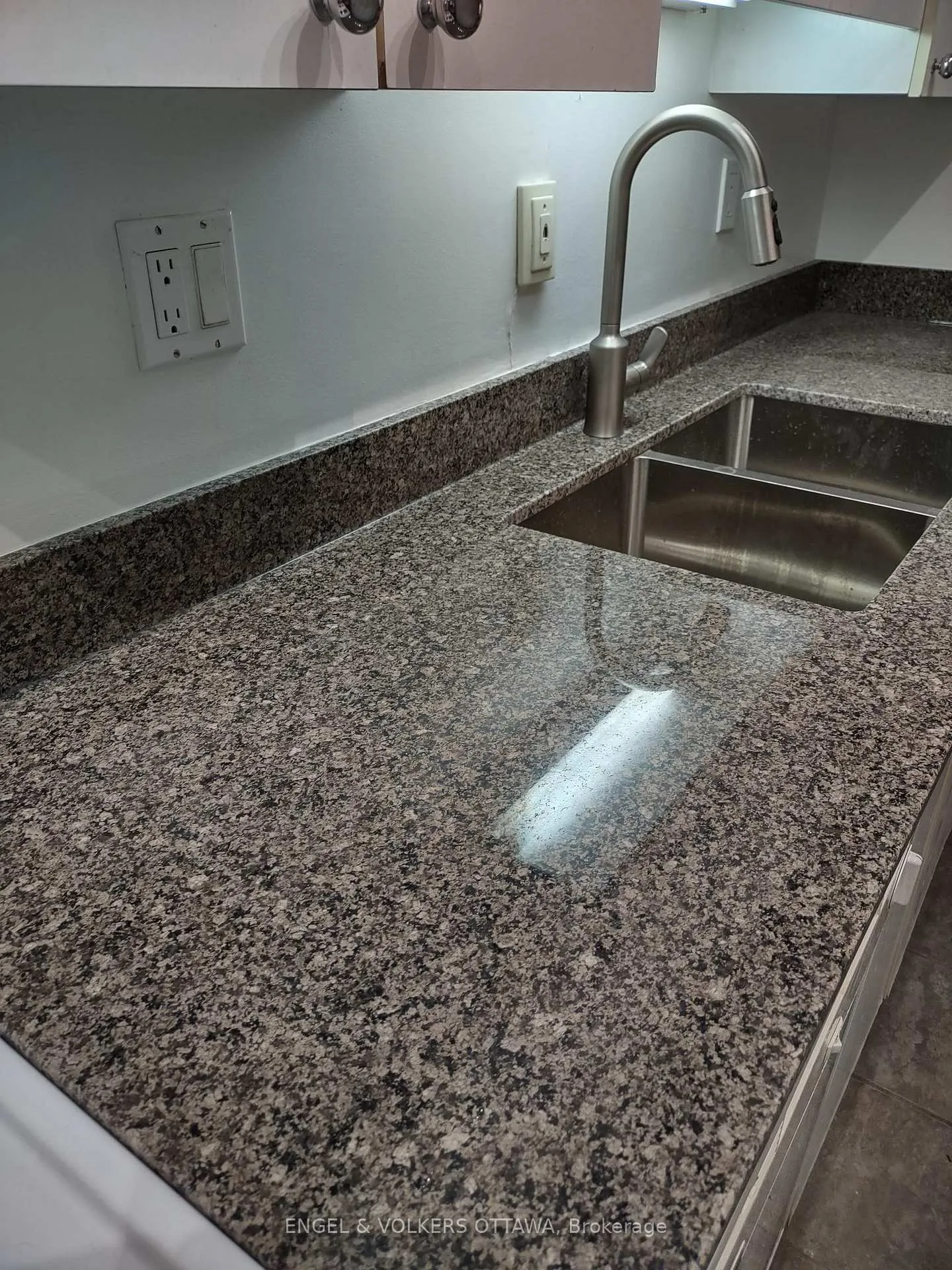 Photo 10 of Unit B, 306 Presland Road, Ottawa, Overbrook/Castle Heights — HOMEH