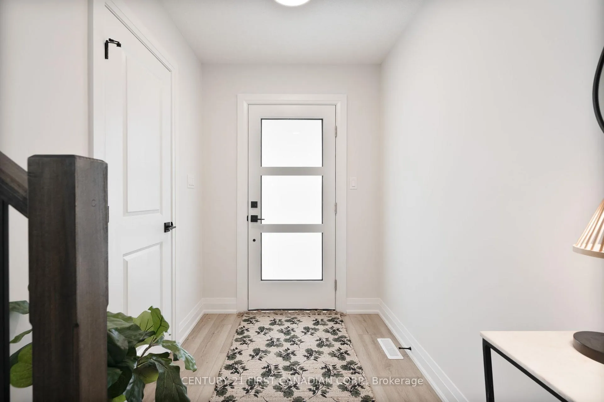 Photo 2 of 64 Postma Crescent, North Middlesex, Ailsa Craig — HOMEH