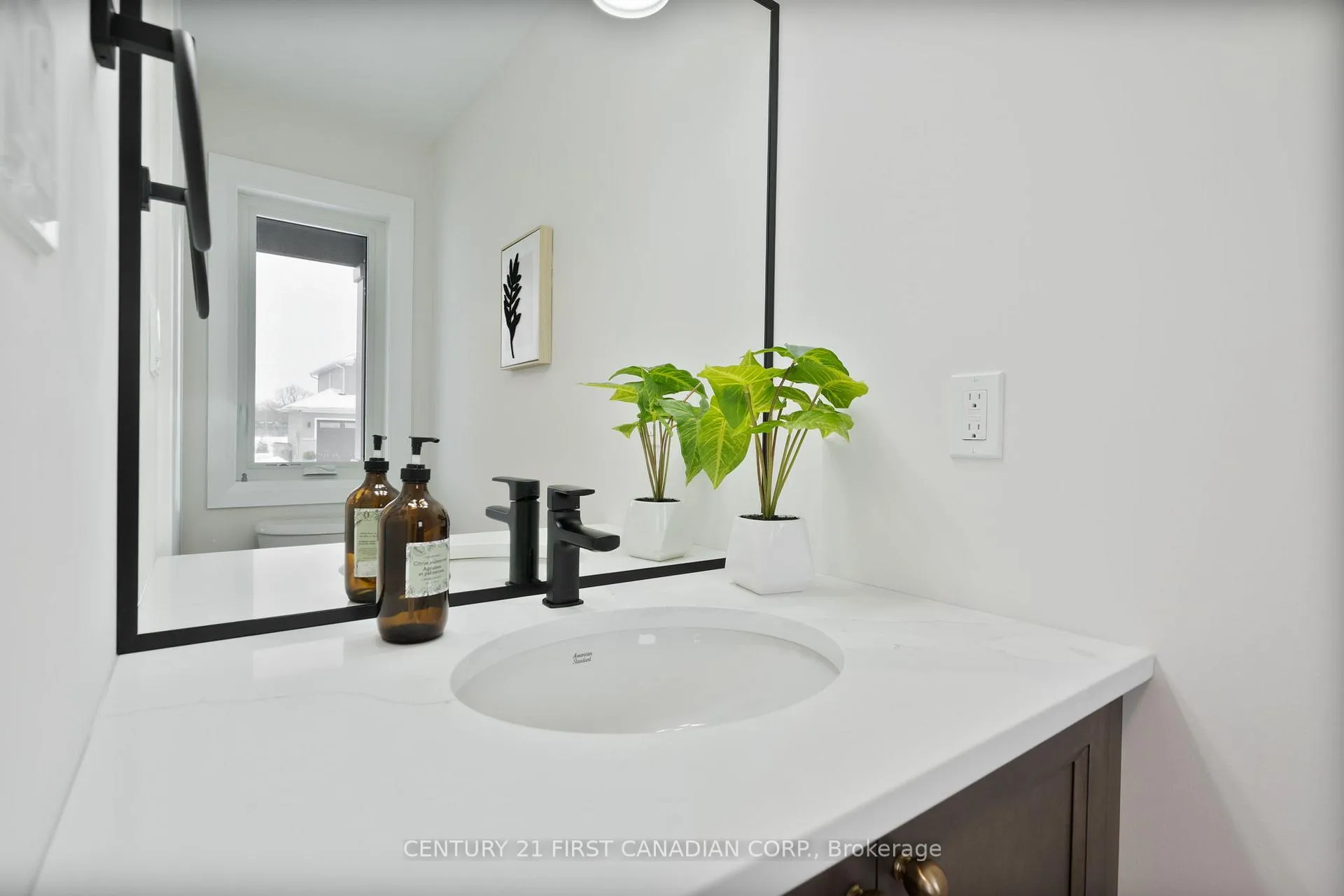 Photo 4 of 64 Postma Crescent, North Middlesex, Ailsa Craig — HOMEH