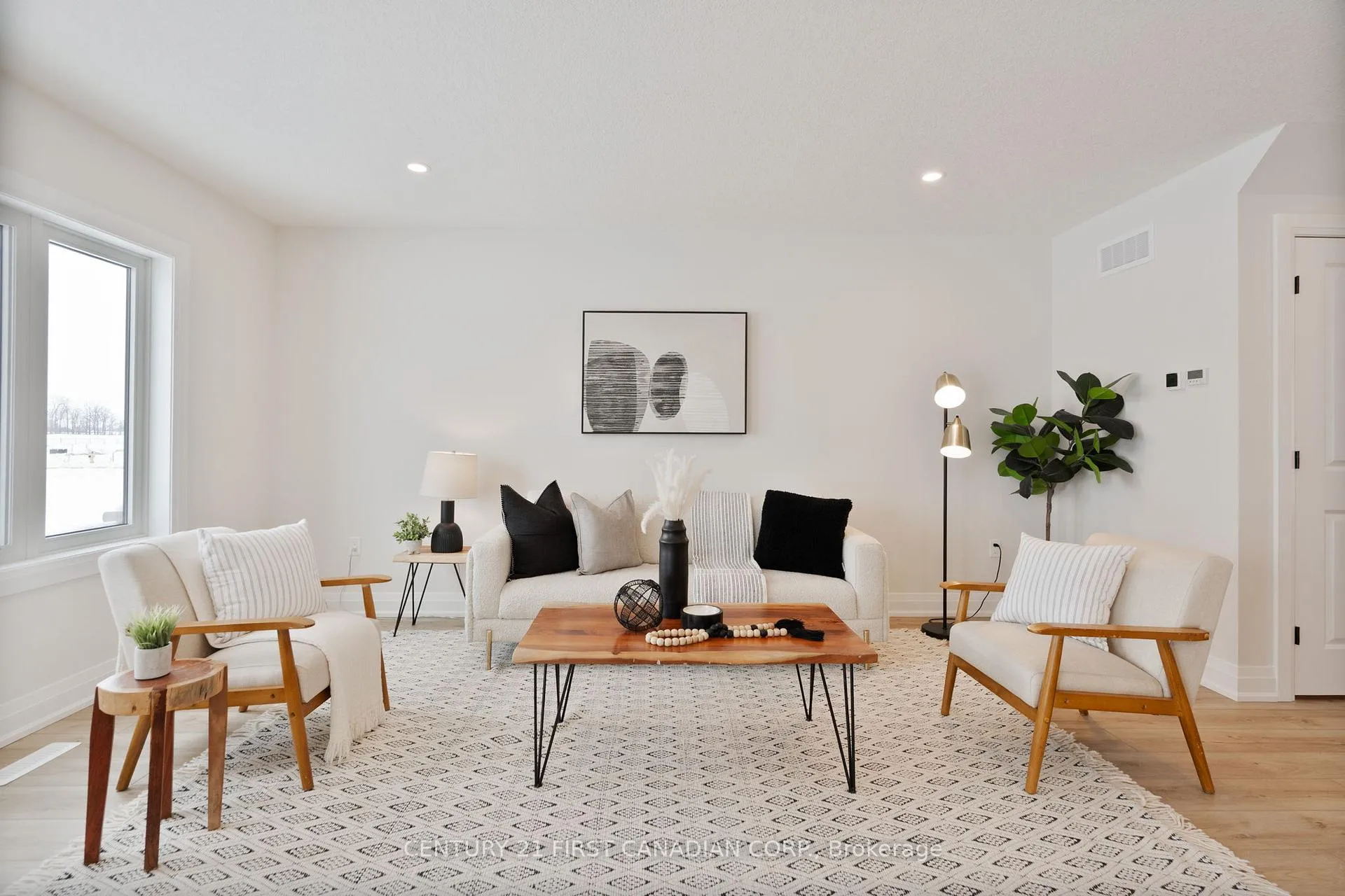 Photo 5 of 64 Postma Crescent, North Middlesex, Ailsa Craig — HOMEH