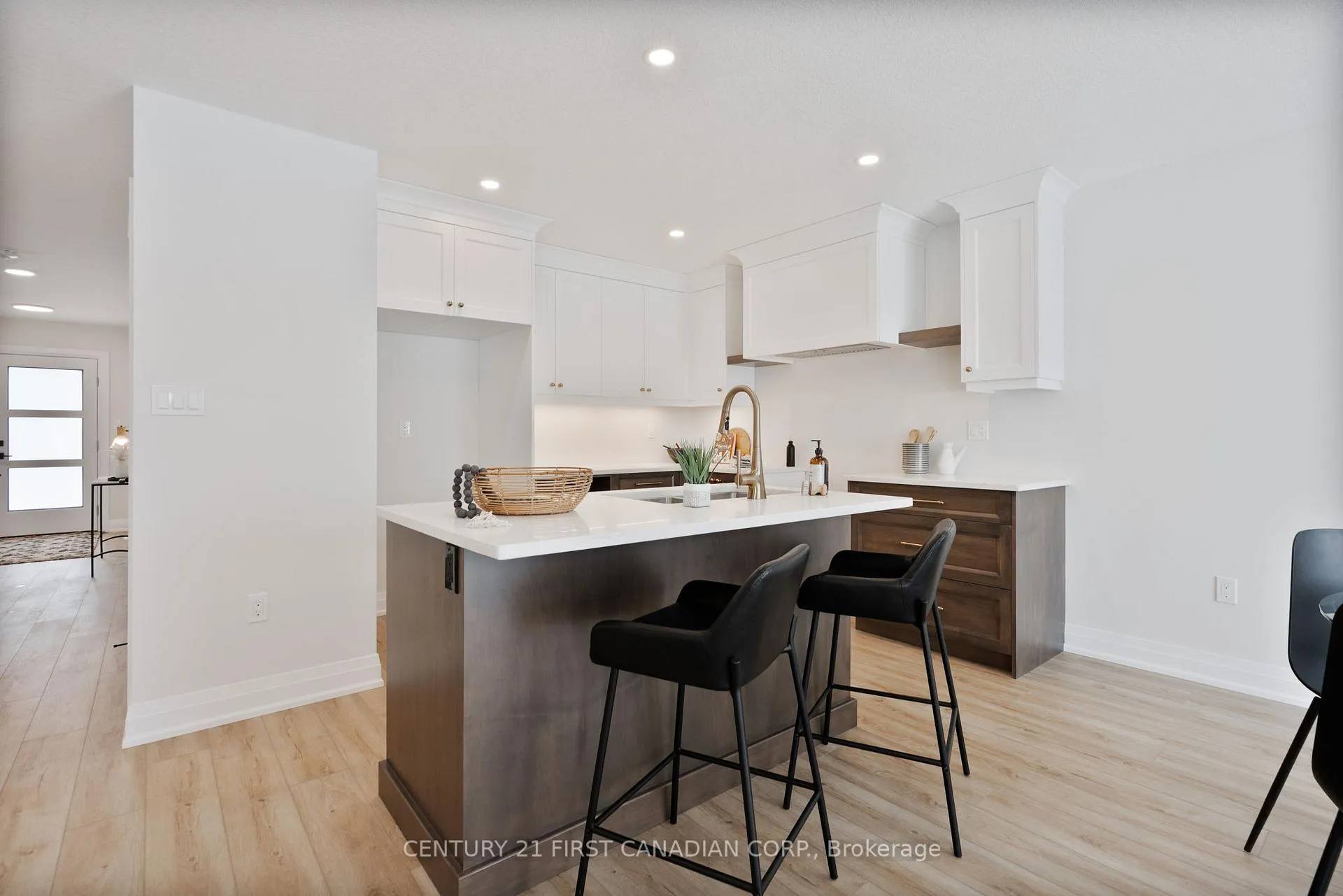 Photo 6 of 64 Postma Crescent, North Middlesex, Ailsa Craig — HOMEH