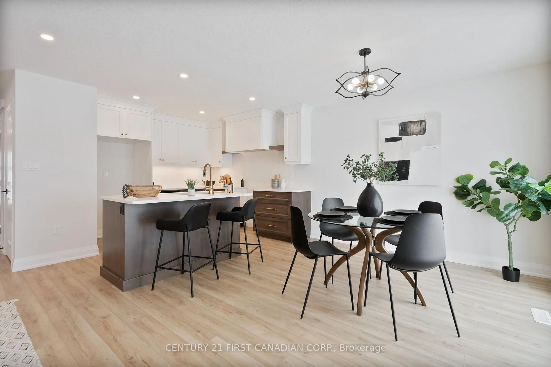 Photo 7 of 64 Postma Crescent, North Middlesex, Ailsa Craig — HOMEH