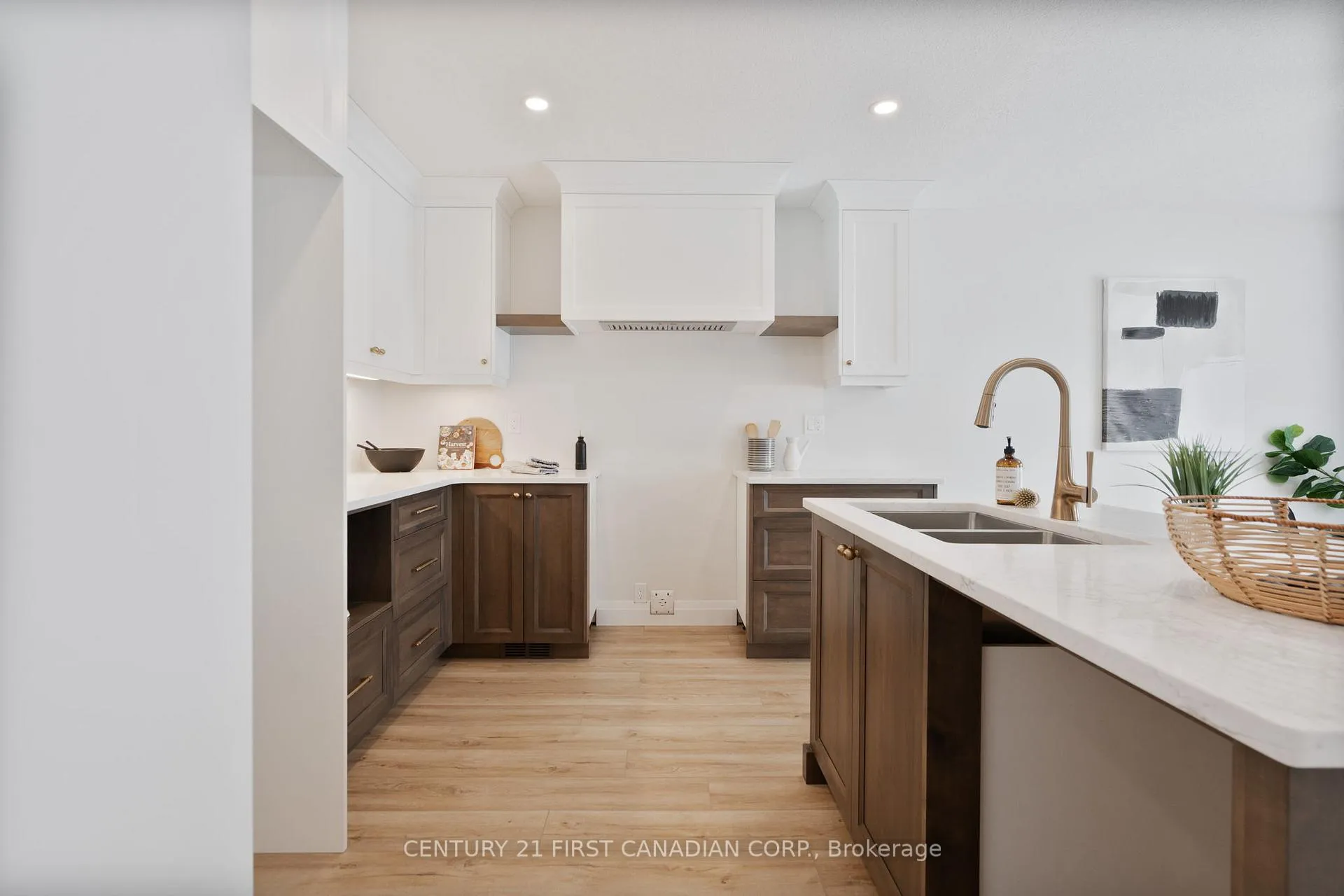 Photo 8 of 64 Postma Crescent, North Middlesex, Ailsa Craig — HOMEH