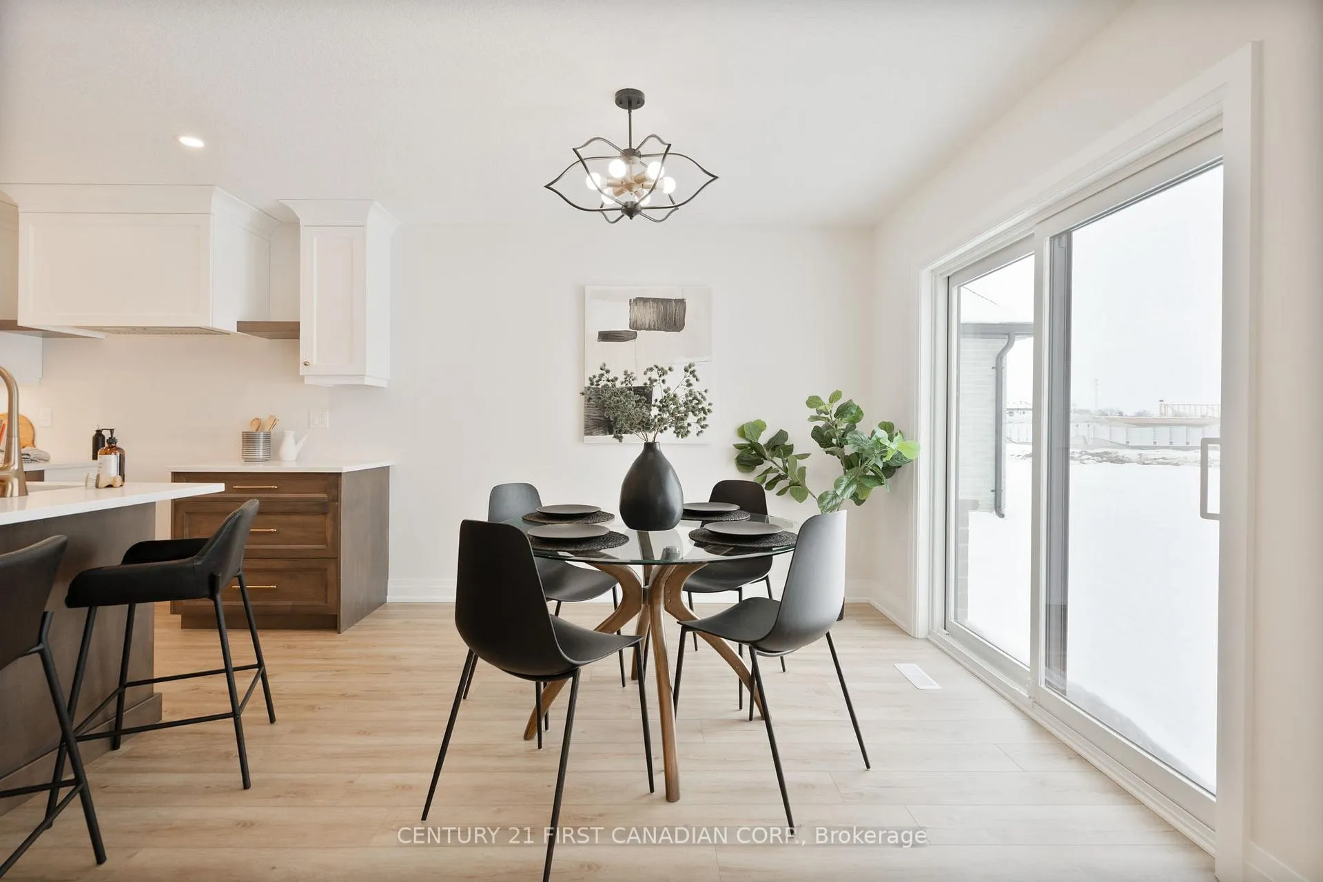 Photo 12 of 64 Postma Crescent, North Middlesex, Ailsa Craig — HOMEH