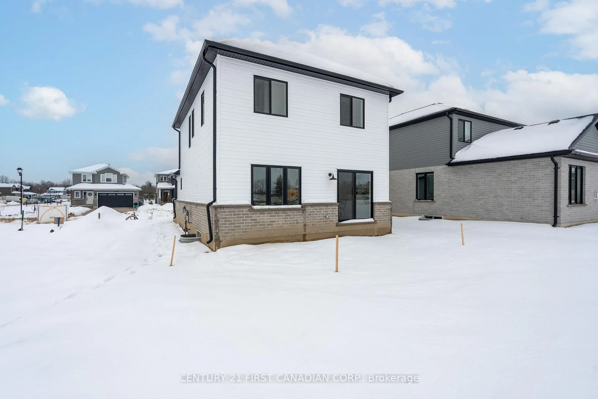 Photo 30 of 64 Postma Crescent, North Middlesex, Ailsa Craig — HOMEH